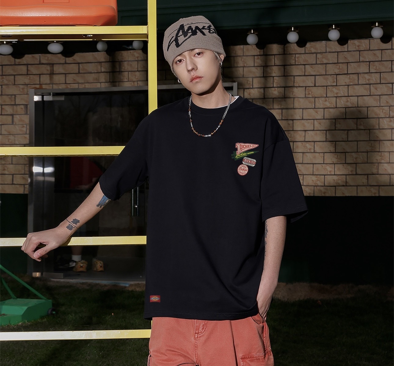 【Luxury】 Dickies 現貨 美式復古高街塗鴉貼紙品牌logo冰感巴黎棉UPF50+防曬 百搭 寬鬆 戶外日常休閒運動 素色 親膚 透氣 圓領短袖T恤 男女同款