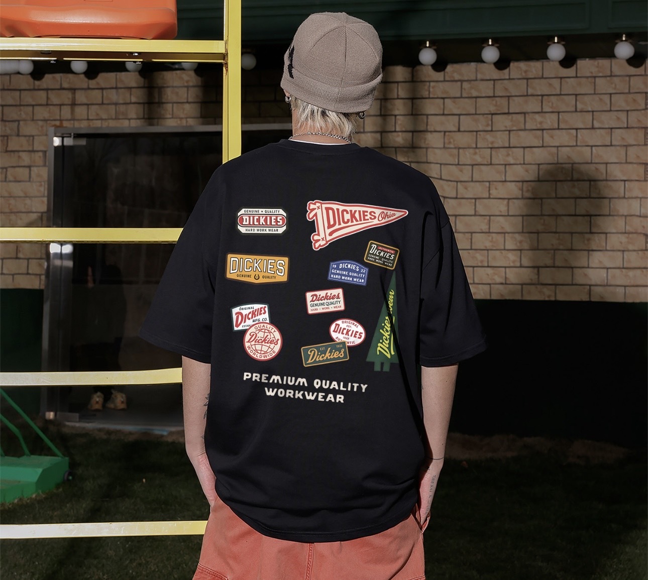 【Luxury】 Dickies 現貨 美式復古高街塗鴉貼紙品牌logo冰感巴黎棉UPF50+防曬 百搭 寬鬆 戶外日常休閒運動 素色 親膚 透氣 圓領短袖T恤 男女同款