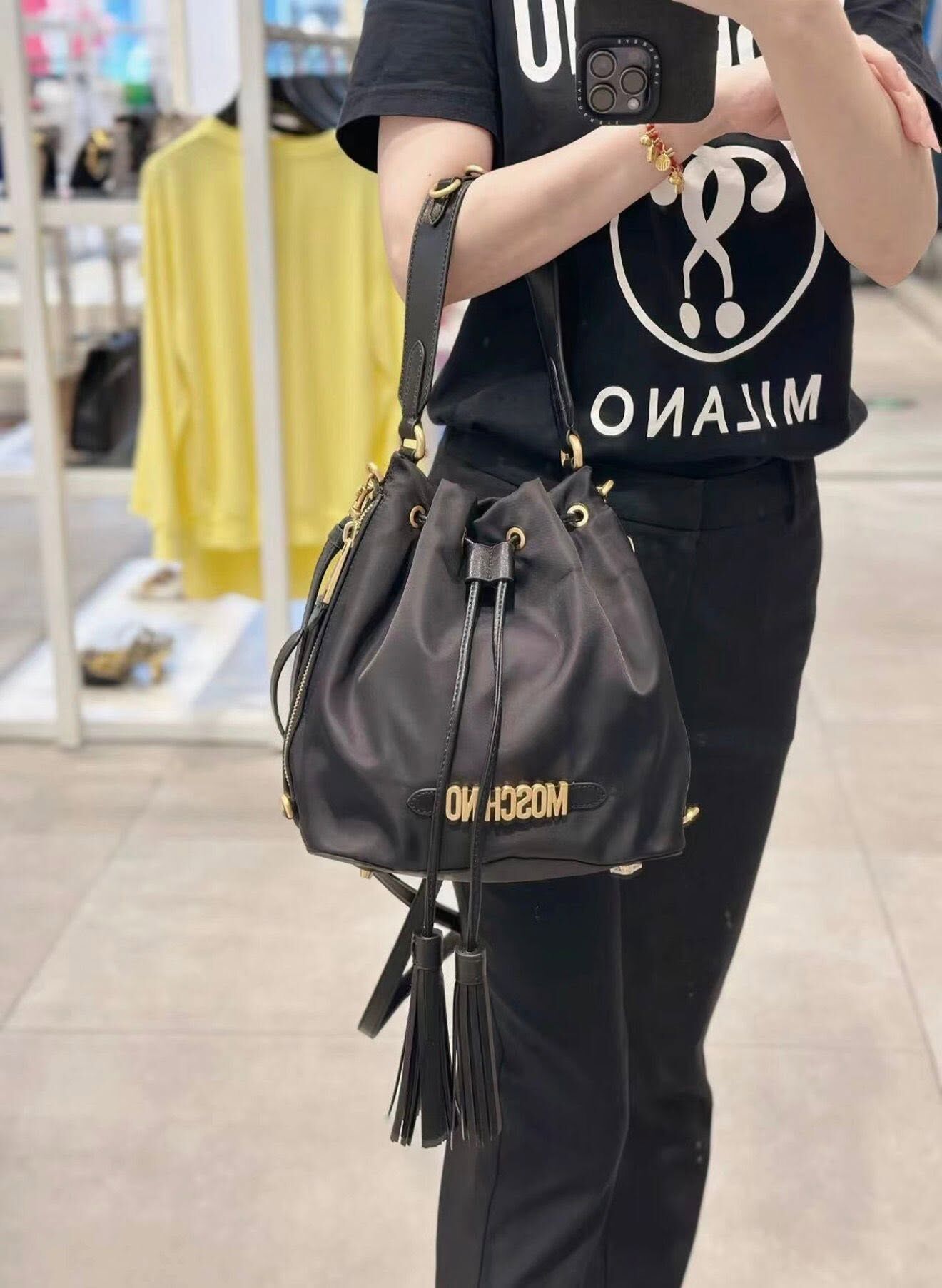 LYS02246 Moschino 超人氣金色Logo雙拉鏈水桶袋