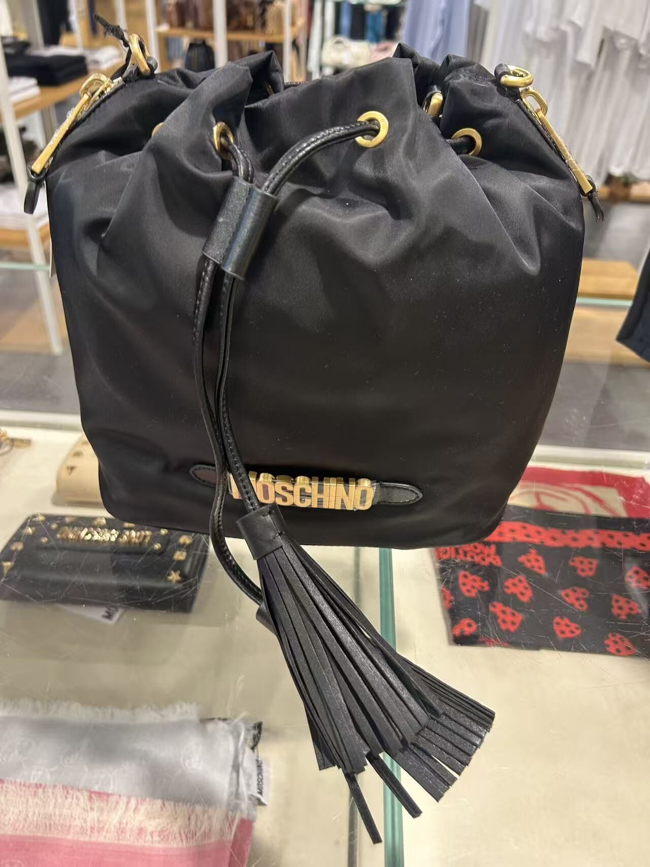 LYS02246 Moschino 超人氣金色Logo雙拉鏈水桶袋