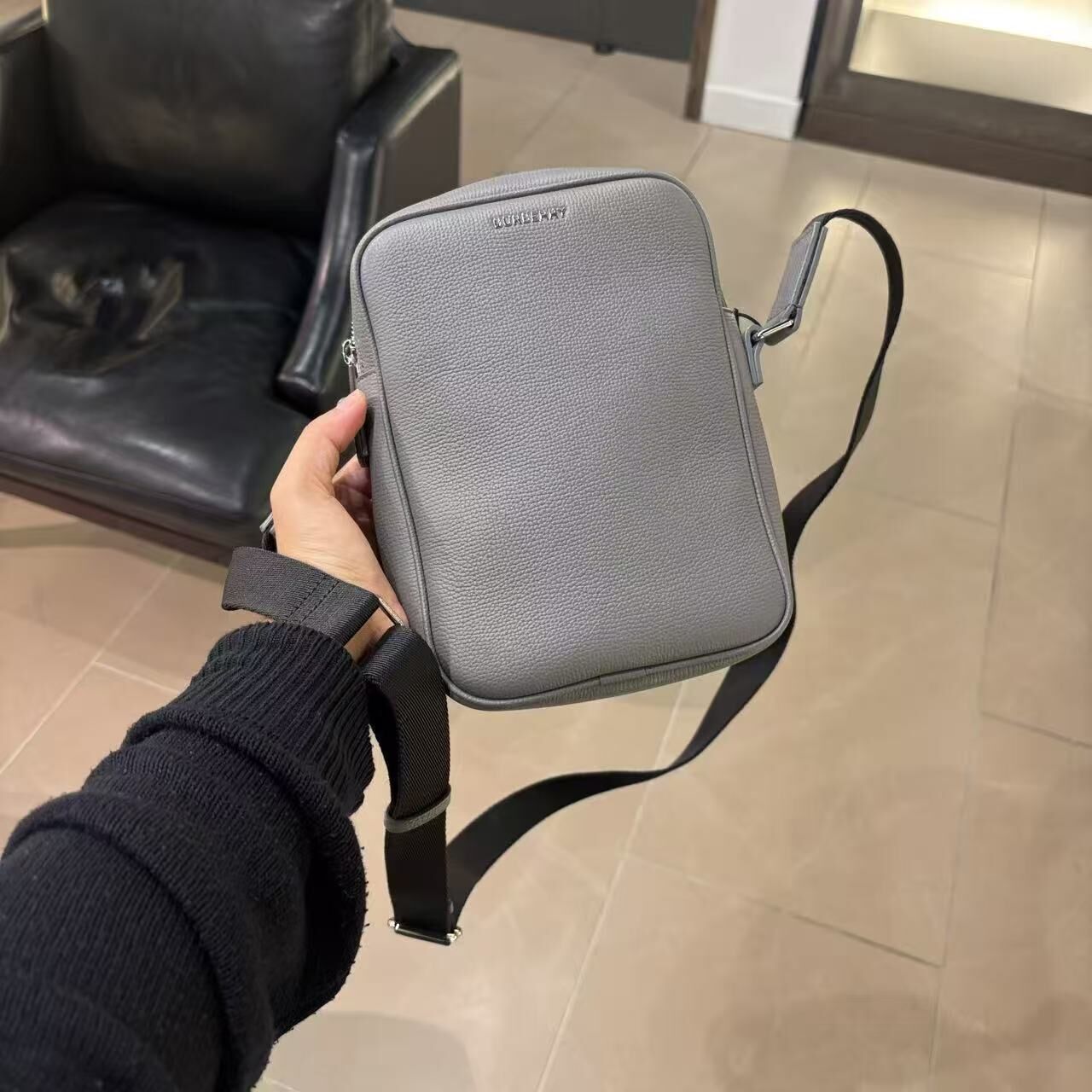 【預購】Burberry S0807206 斜孭袋 (灰色)