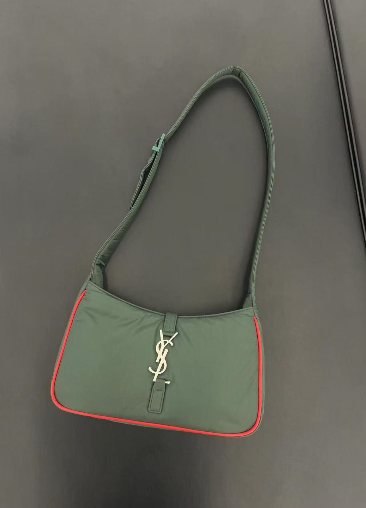 【預購】YSL S0807210 尼龍腋下包 (綠色)