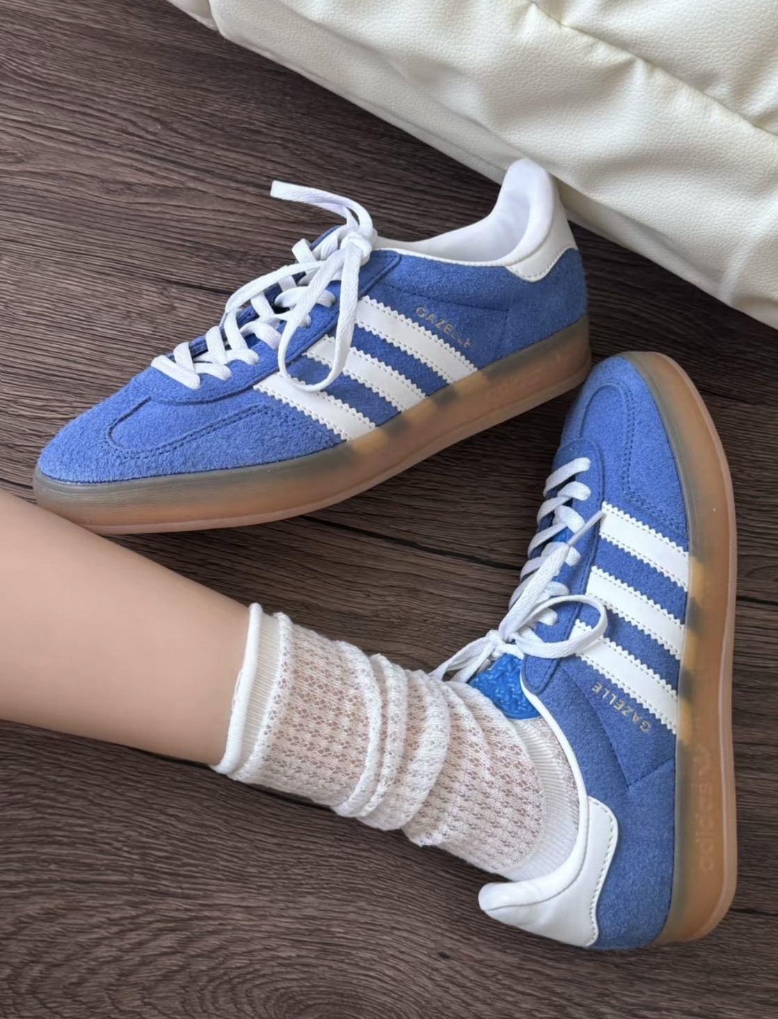 〈夏日的小清新🧊〉Adidas Originals Gazelle Indoor 寶寶藍白 德訓鞋 麂皮 復古板鞋 焦糖底 生膠底 女款