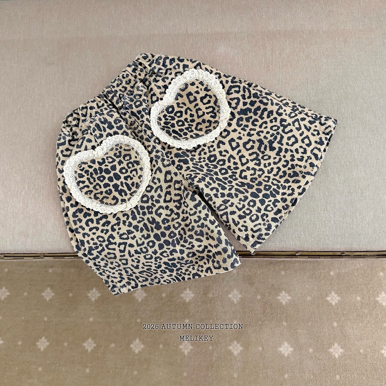 MELIKEY Leopard Heart Bermuda Pants