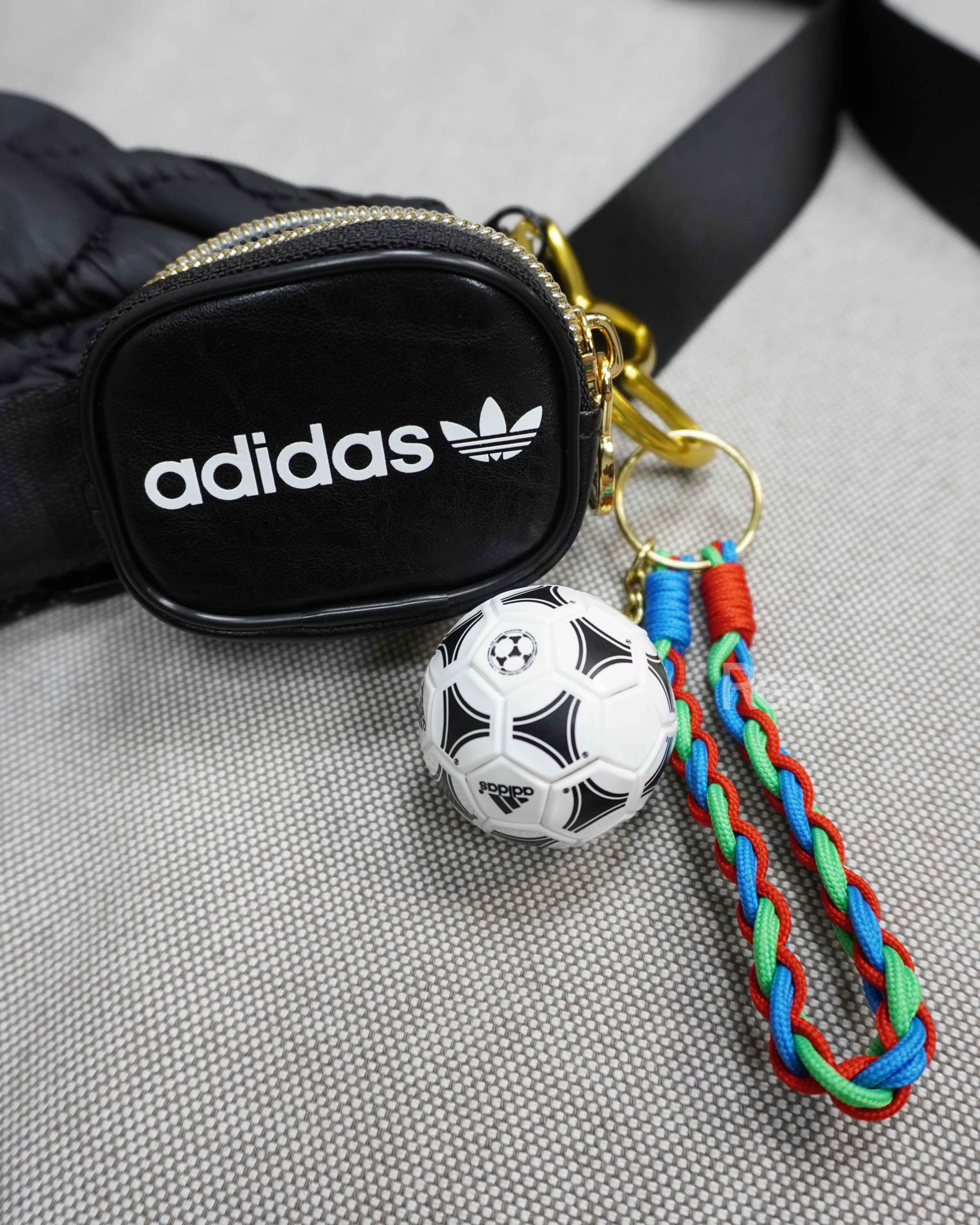 Adidas 世界盃足球 小包吊飾鑰匙圈 (KU8091)