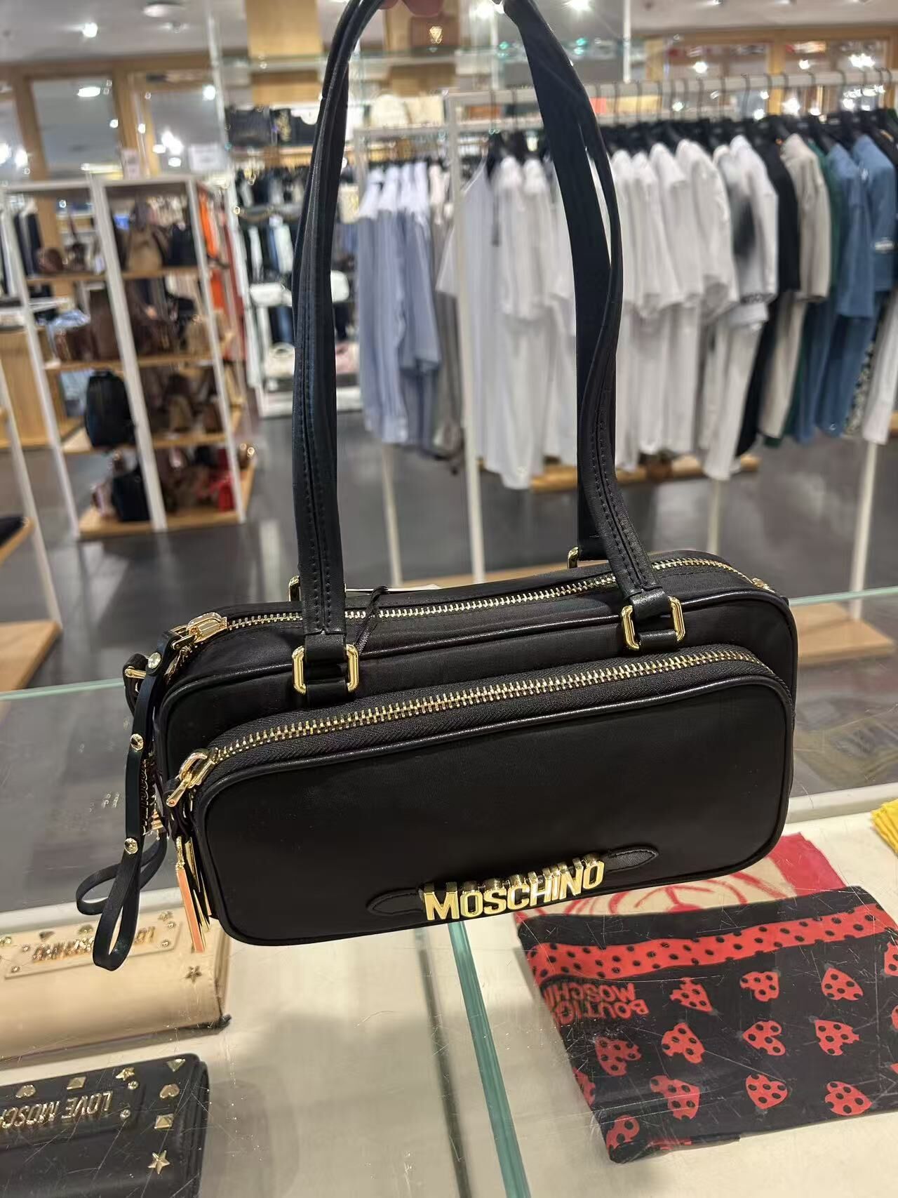 LYS02248 Moschino 金色Logo 黑色尼龍保齡球袋