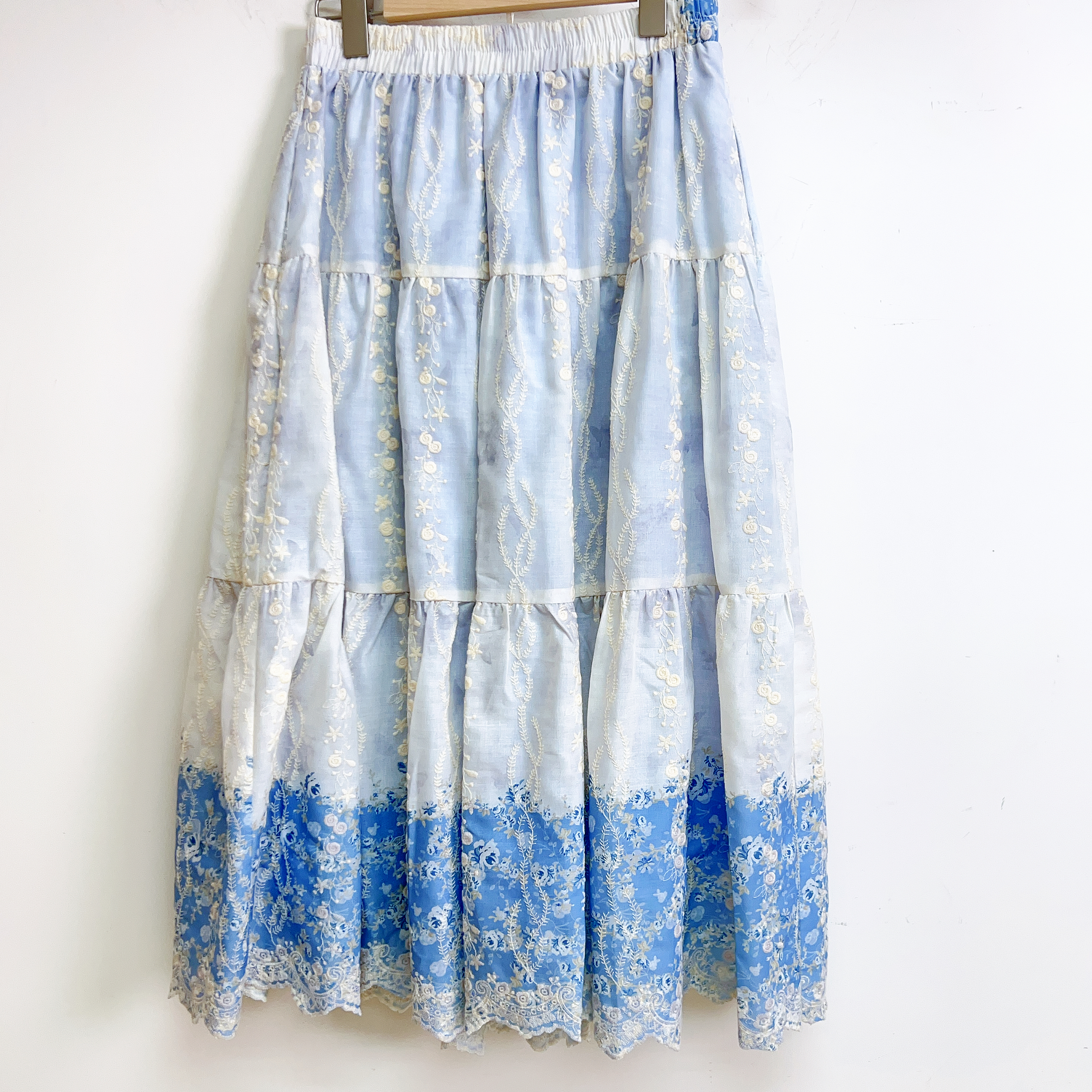 刺繡撞色波浪邊梭織半截裙 (腰26-38 臀54 長31吋) 37162 #0708clo