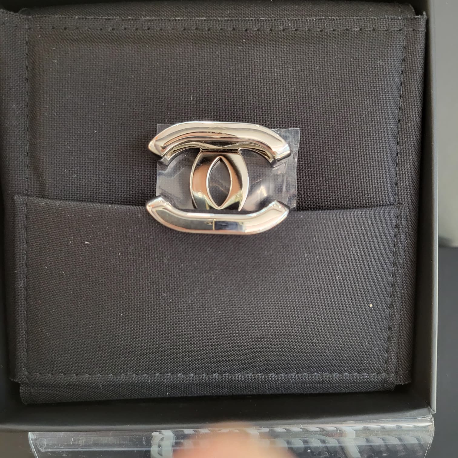 CHANEL AAC060 SLIVER SCARF RING