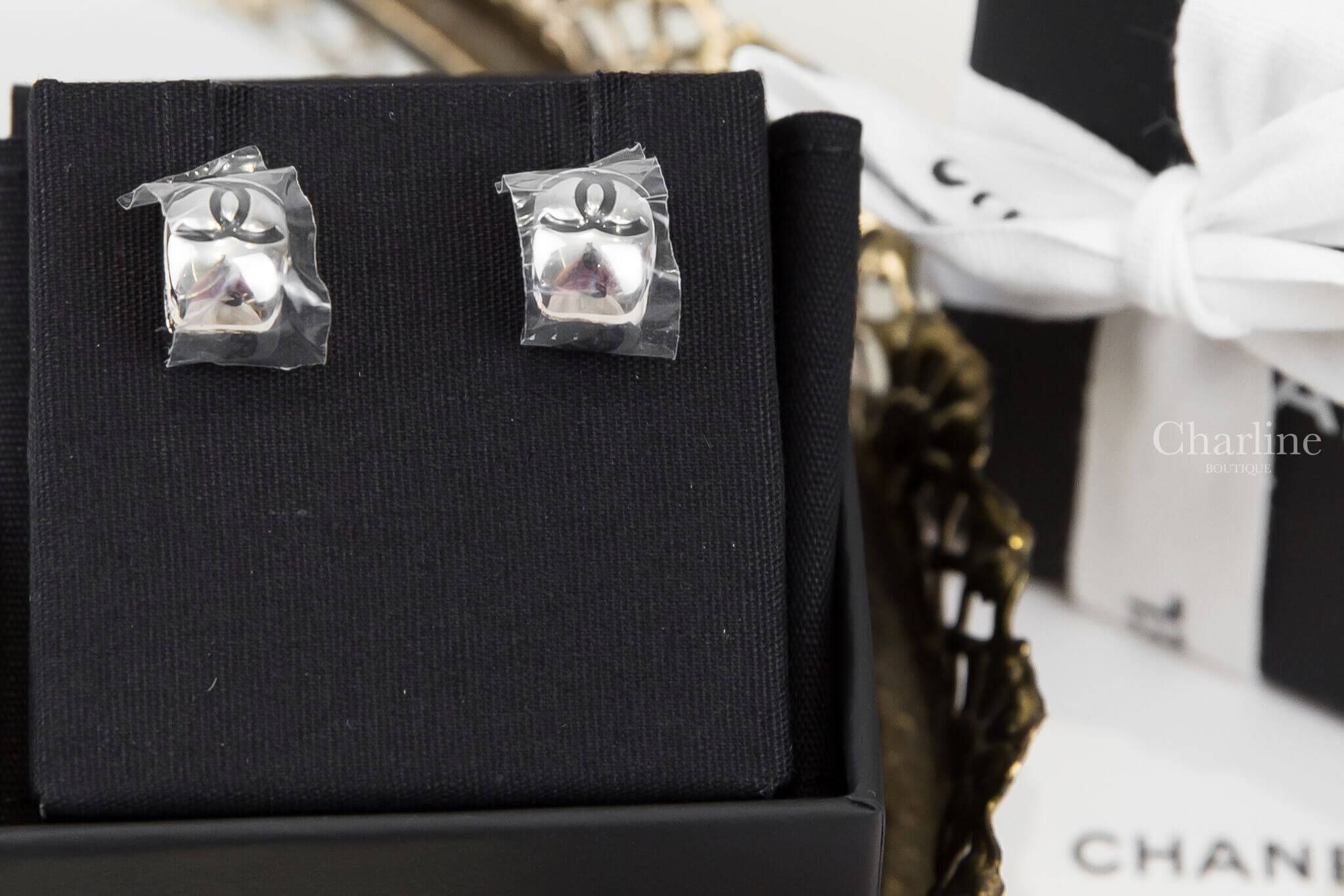 Chanel Stud Earrings 銀色黑CC圓圈耳環-Charline Boutique 精品代購
