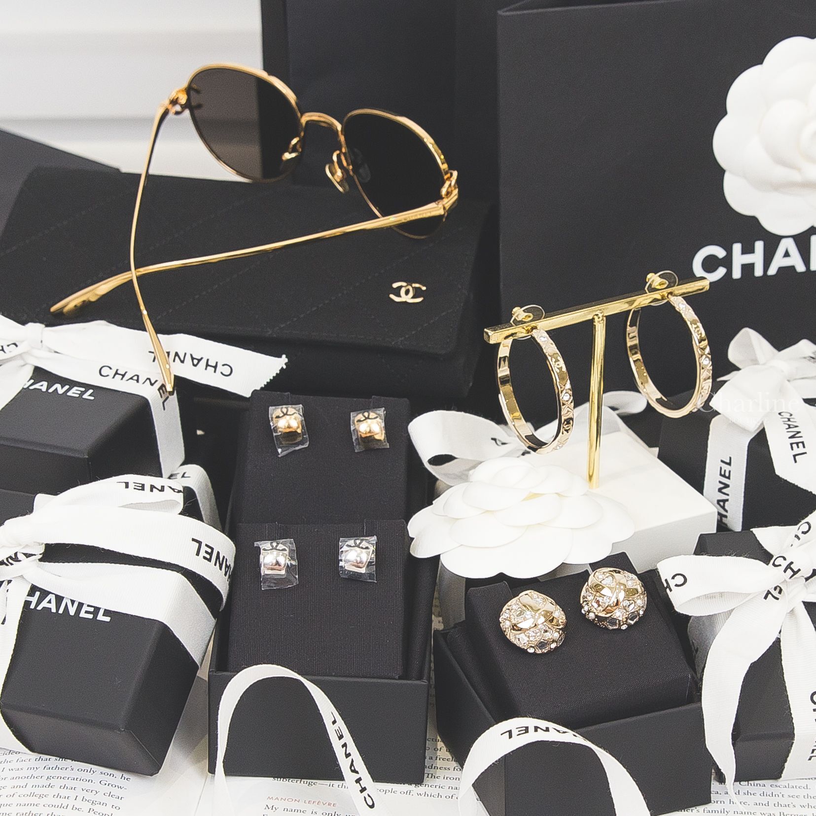 Chanel 金色水鑽CC菱格紋圓圈耳環,Chanel 銀色黑CC圓圈耳環,Chanel 金色水鑽CC菱格紋圓圈耳環,Chanel 金色圓框深棕色鏡片側邊金CC金字太陽眼鏡-Charline Boutique 精品代購