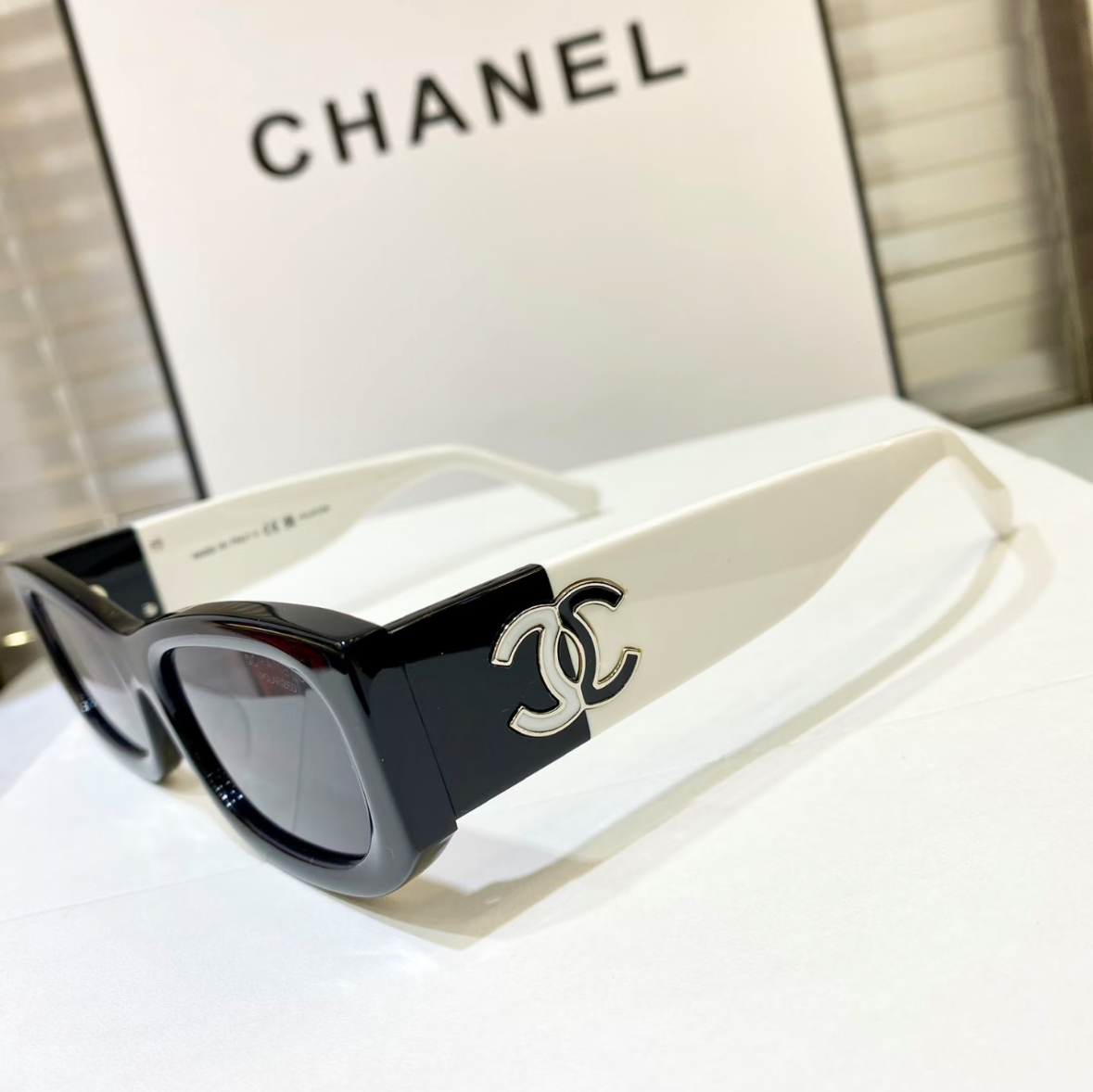 Chanel Rectangle Black & White Sunglasses太陽眼鏡