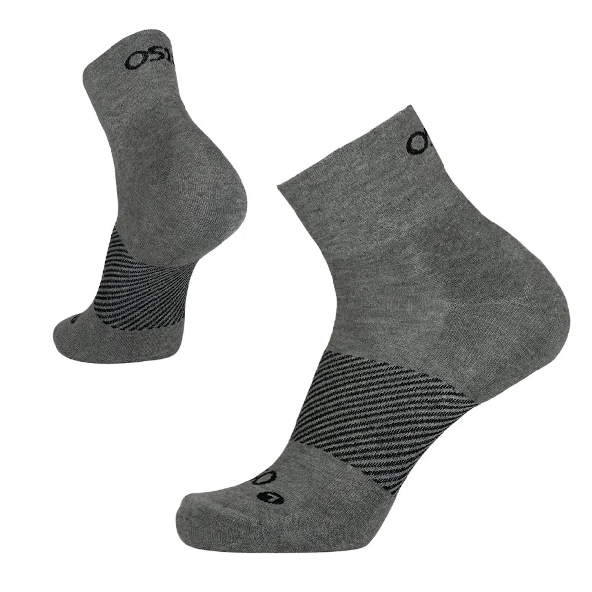 OS1st Wicked Comfort Sock 1/4 Crew 炭灰色一對 展示解剖學獨立左右腳完美貼合剪裁