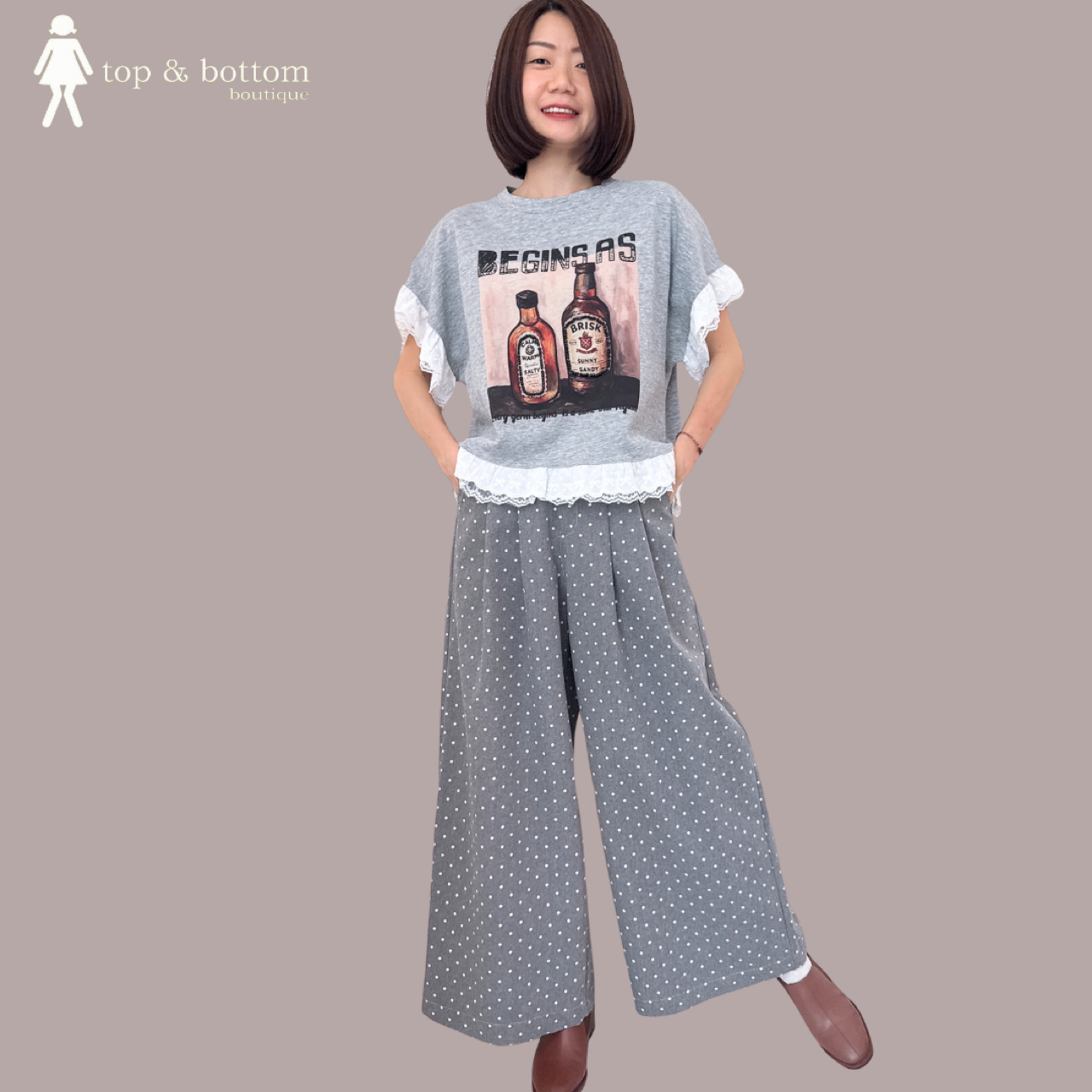 PRINTED TEE WITH LACE SLEEVE & HEM