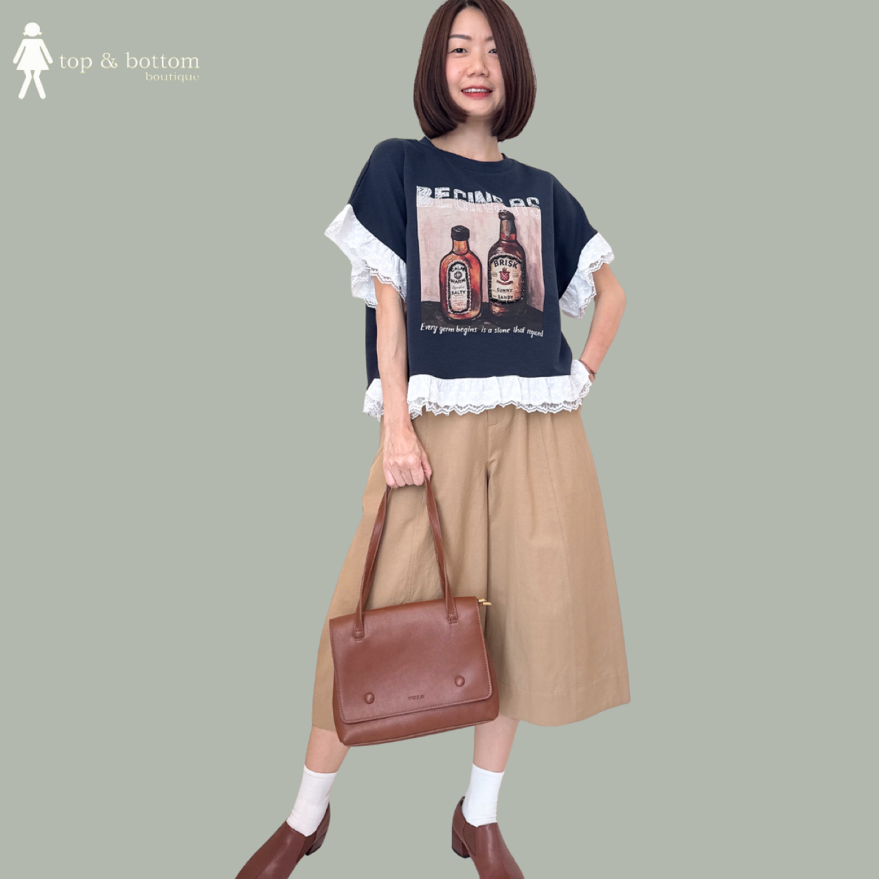 PRINTED TEE WITH LACE SLEEVE & HEM