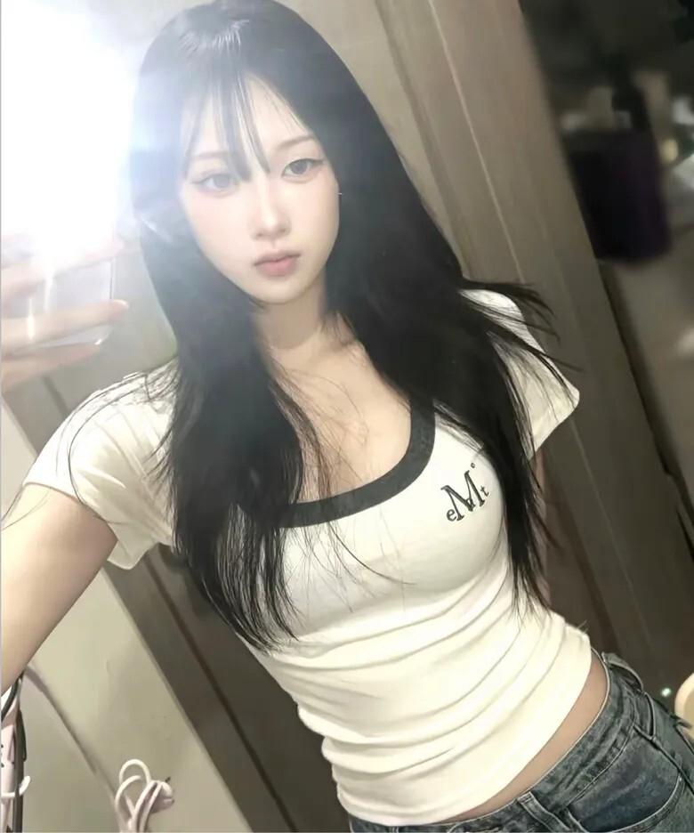 【OWN】Mucent 短袖 上衣 胸前 小LOGO 撞色 彈性 貼身 春夏 女款 黑色 炭灰 灰色 白色 酒紅 淺藍 淺綠
