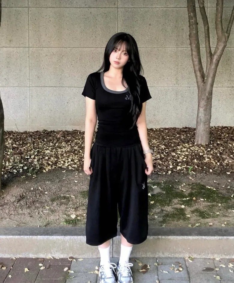 【OWN】Mucent 短袖 上衣 胸前 小LOGO 撞色 彈性 貼身 春夏 女款 黑色 炭灰 灰色 白色 酒紅 淺藍 淺綠 P0000CIZ