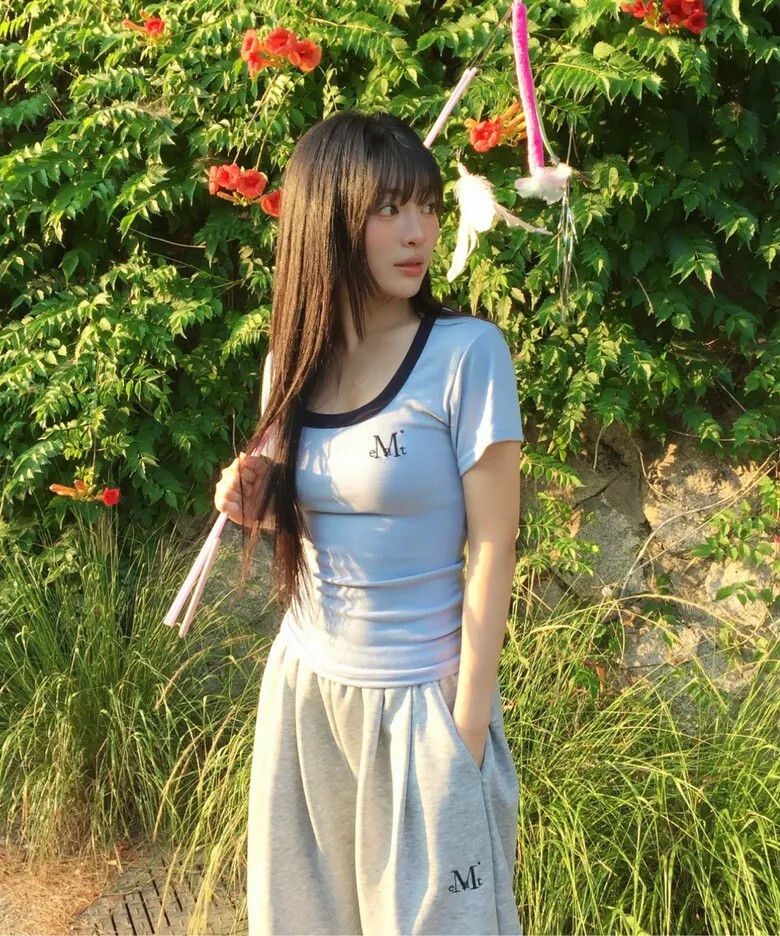 【OWN】Mucent 短袖 上衣 胸前 小LOGO 撞色 彈性 貼身 春夏 女款 黑色 炭灰 灰色 白色 酒紅 淺藍 淺綠 P0000CIZ
