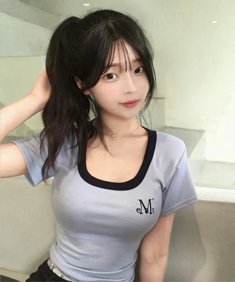 【OWN】Mucent 短袖 上衣 胸前 小LOGO 撞色 彈性 貼身 春夏 女款 黑色 炭灰 灰色 白色 酒紅 淺藍 淺綠 P0000CIZ