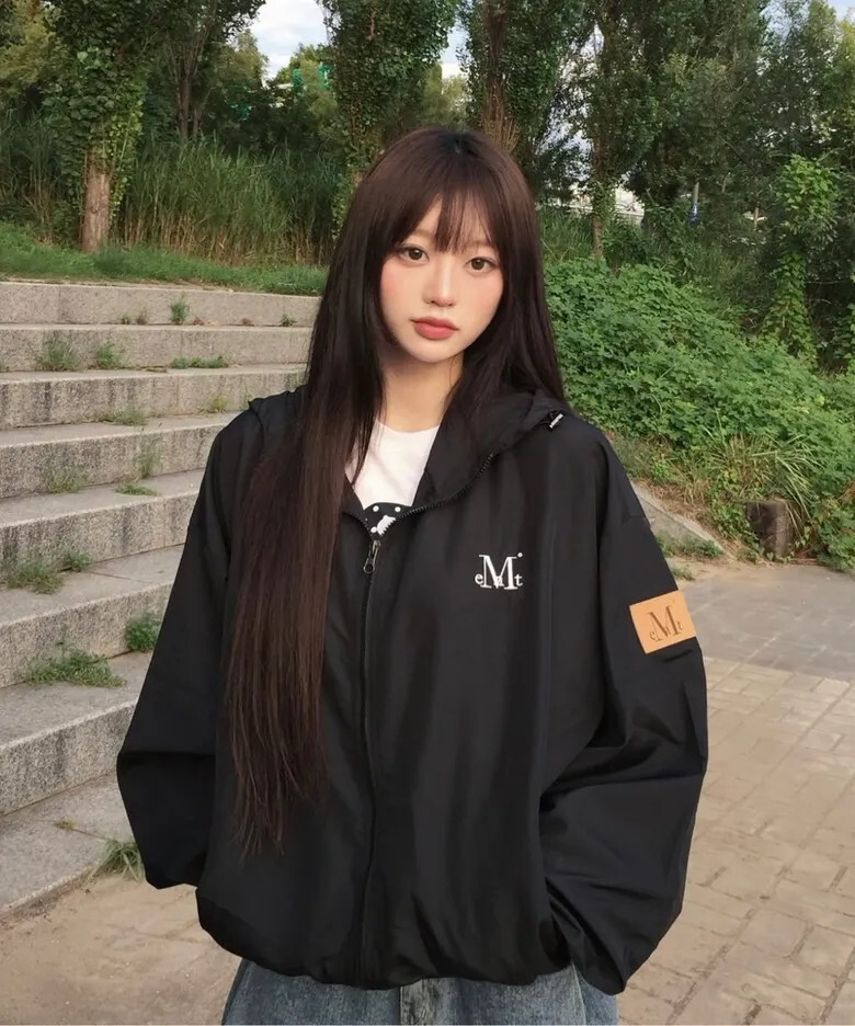 【OWN】Mucent 連帽 拉鍊 外套 防風 皮革貼片 束口 胸前 刺繡 小LOGO 百搭 韓系 女款 黑色