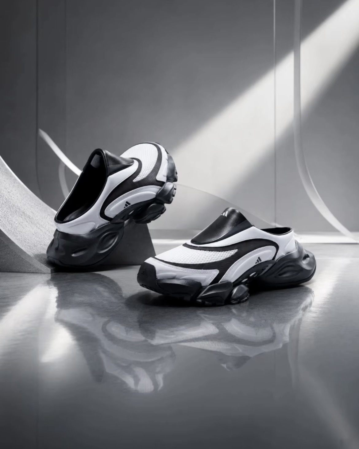 (預訂) Adidas XLG Runner Mule FOS - White Black