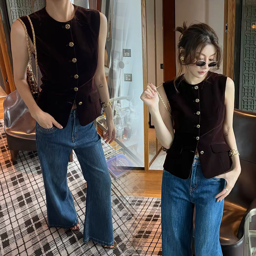 深酒紅圓領排釦造型復古絲絨背心-S-XL (Elegant & Love)