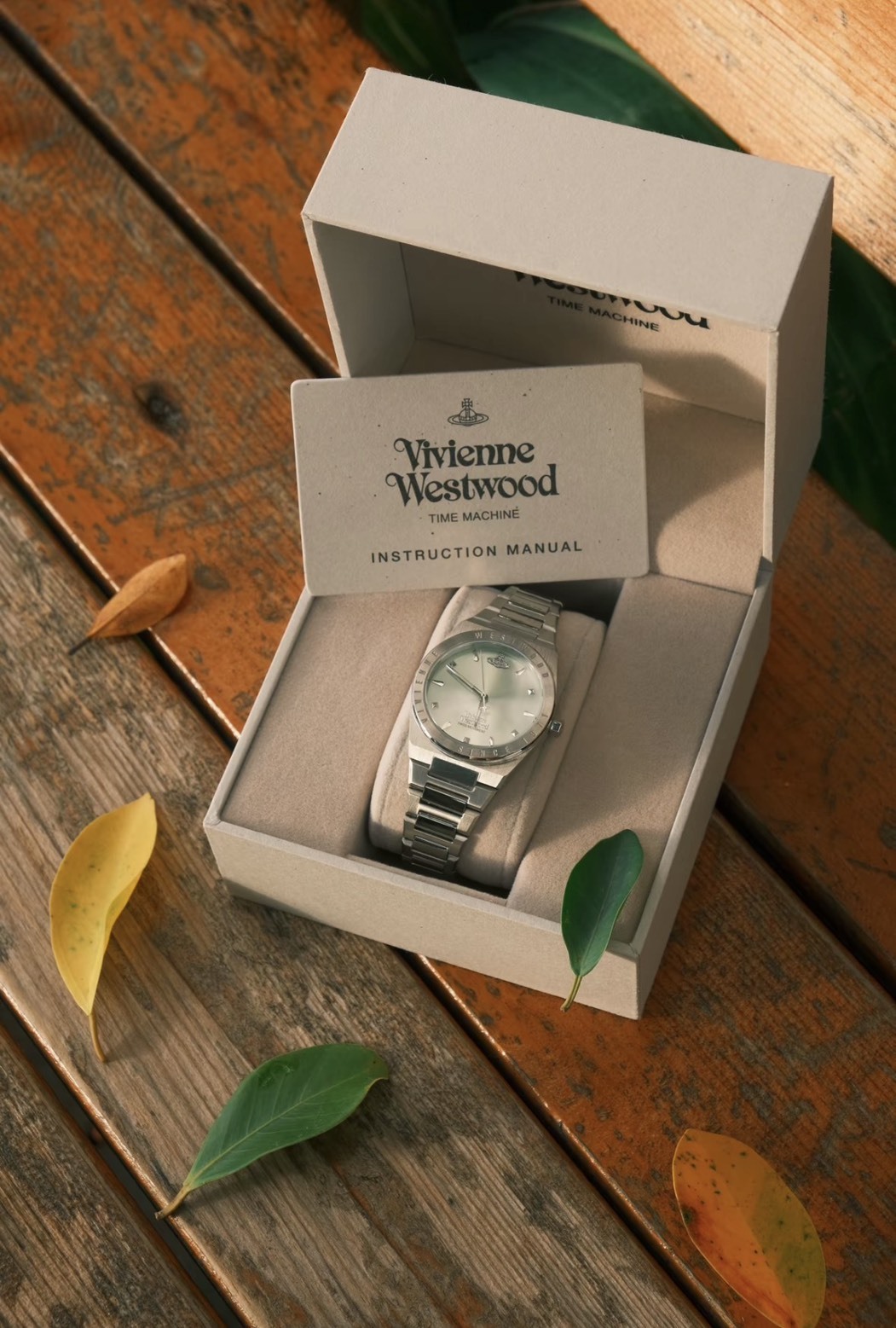 <夏日的薄荷糖🍋‍🟩>Vivienne Westwood 薄荷綠土星 銀錶帶 石英錶