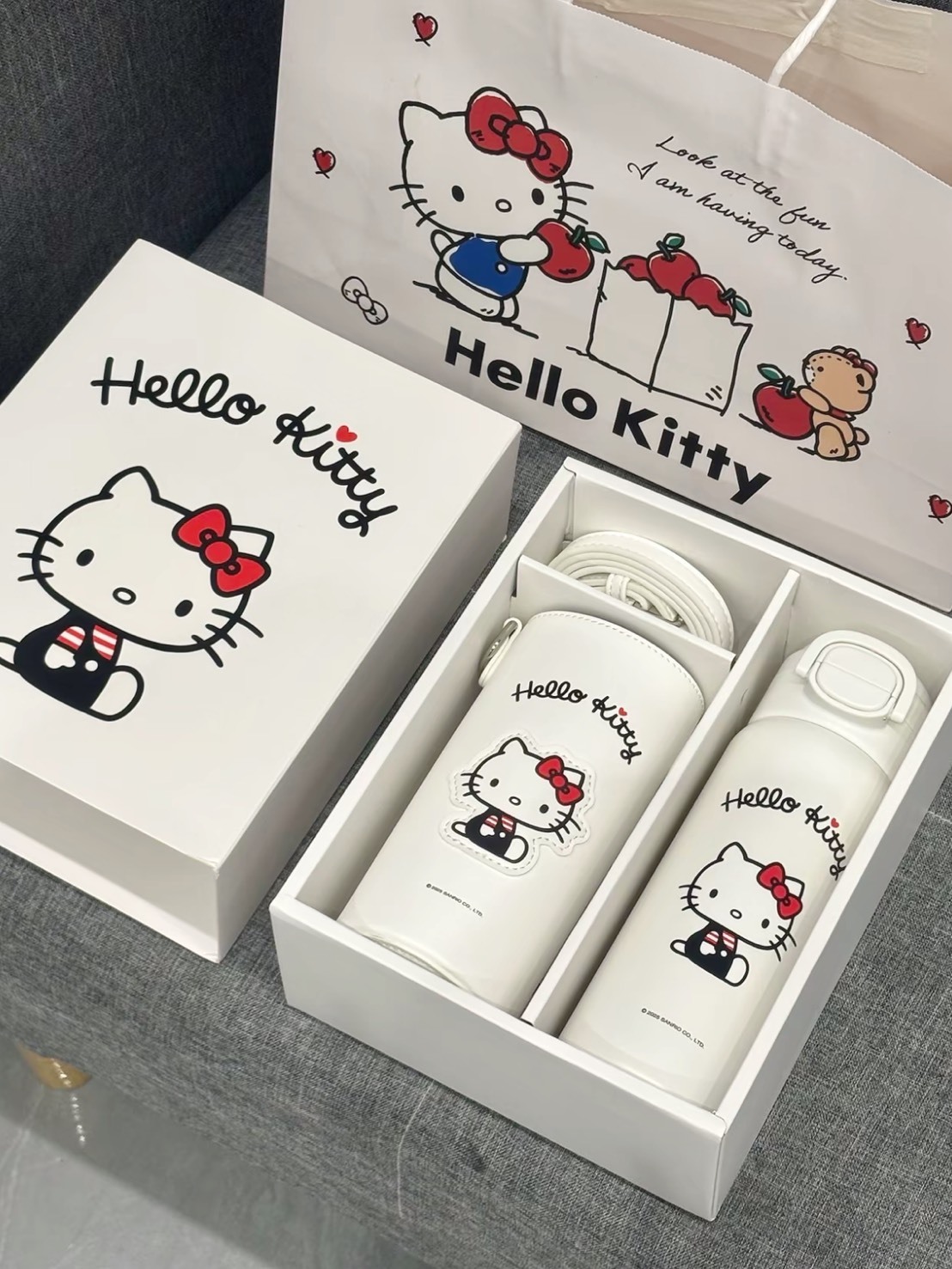 正版授權 SANRIO 三麗鷗 HELLO KITTY 一杯雙飲保溫杯  帶杯套 禮盒裝 白色 550ML