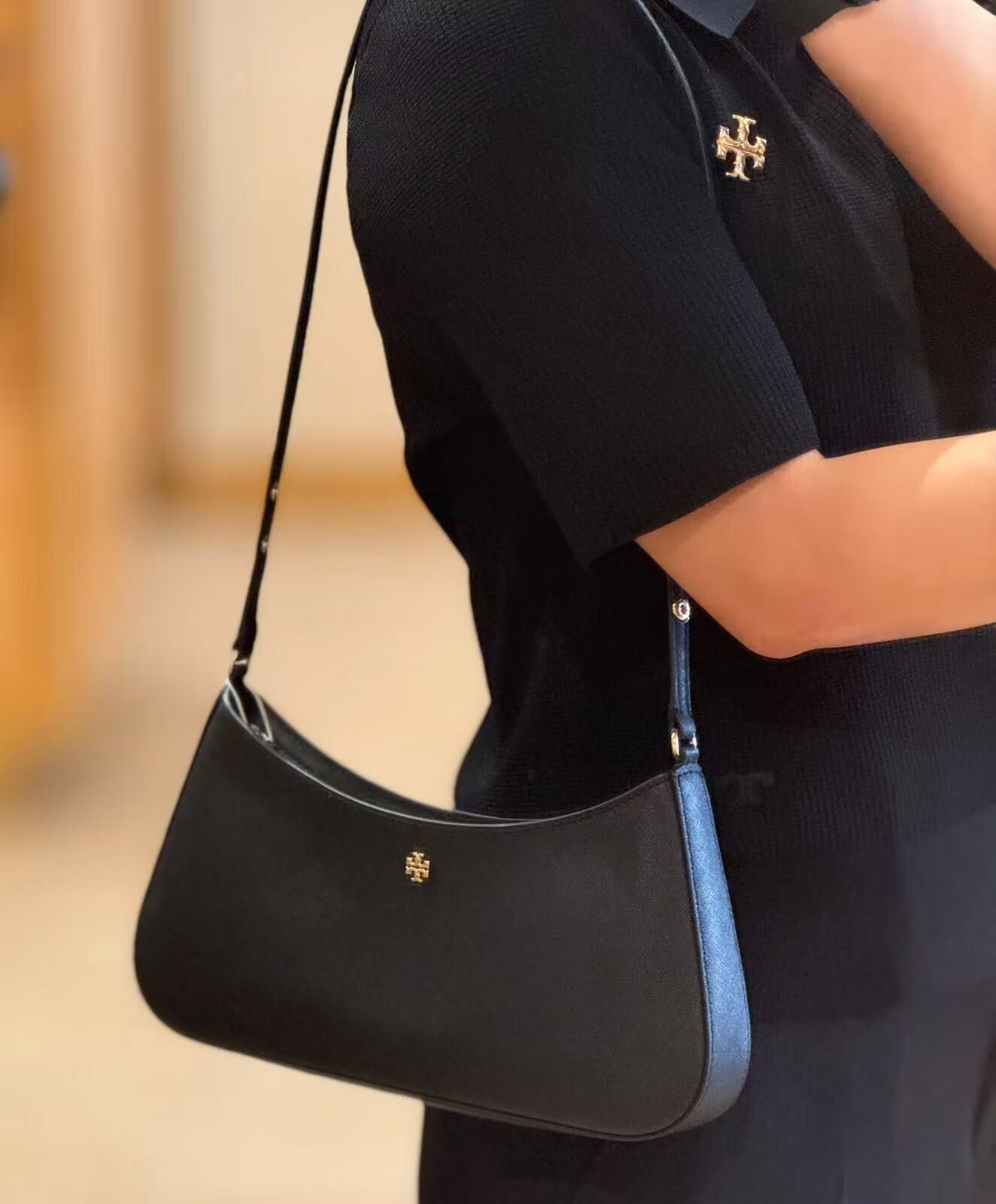 【預購】Tory Burch H0808155 Rory 十字紋皮革腋下包 (黑色)