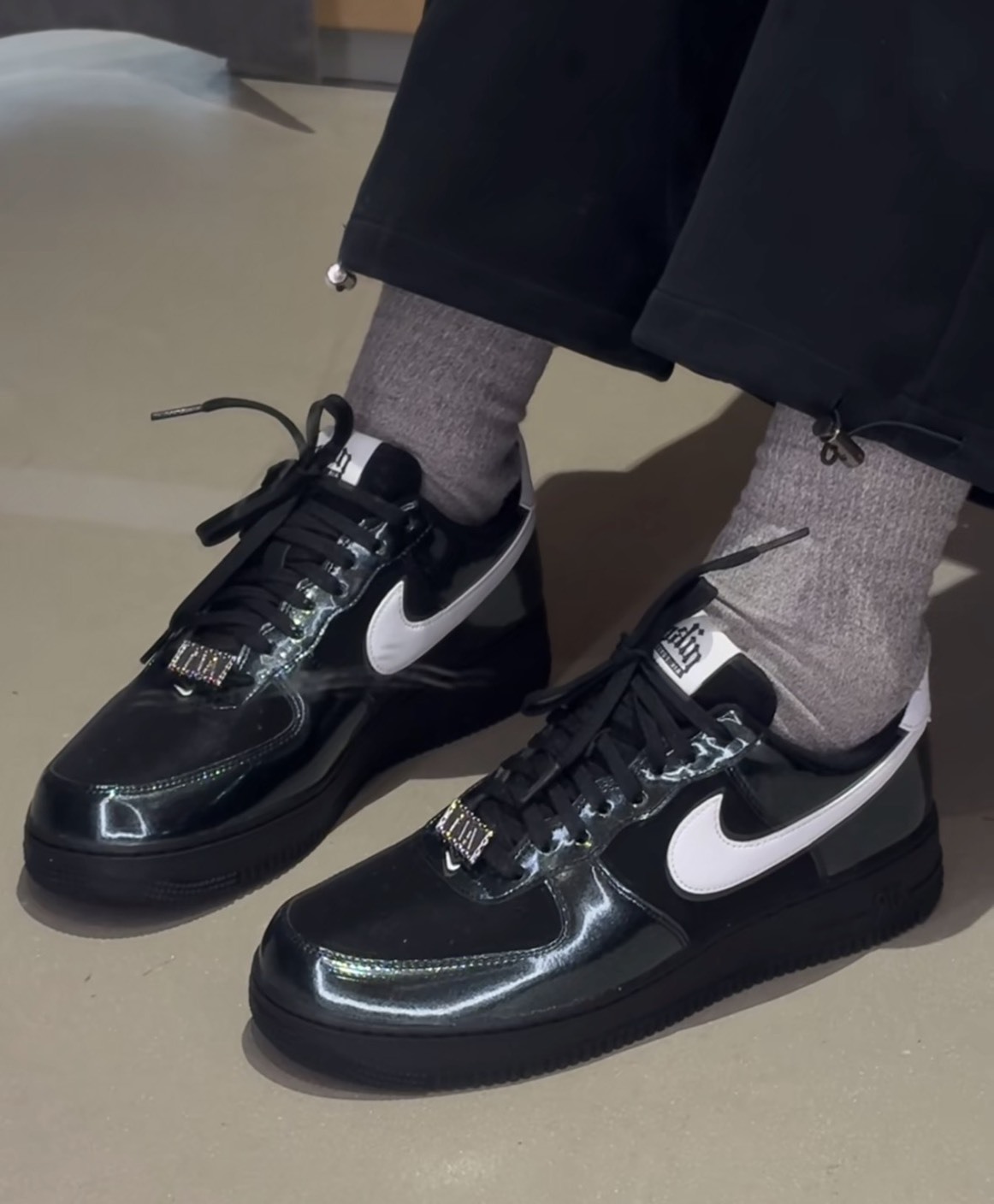 NIKE AIR FORCE 1 '07 LV8 黑白 漆皮 歌德字 金屬AF1 男鞋 IB6843-001
