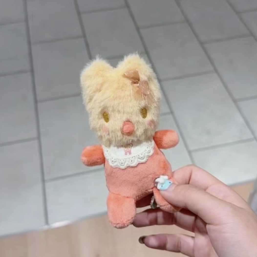 SANRIO 三麗鷗 寶寶奶嘴系列 BABY 圍兜兜 緞帶蝴蝶結 絨毛吊飾