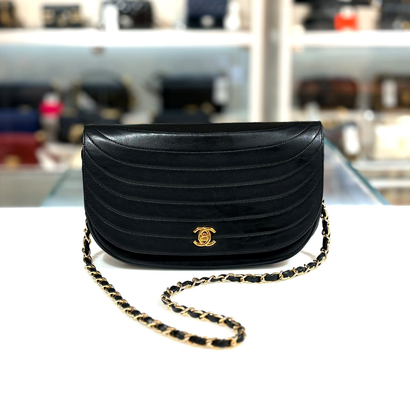 99%NEW二手CHANEL復古半月鏈袋,弧形車線,Vintage, 黑色羊皮/金扣 #香奈兒中古包, #香榭站正品