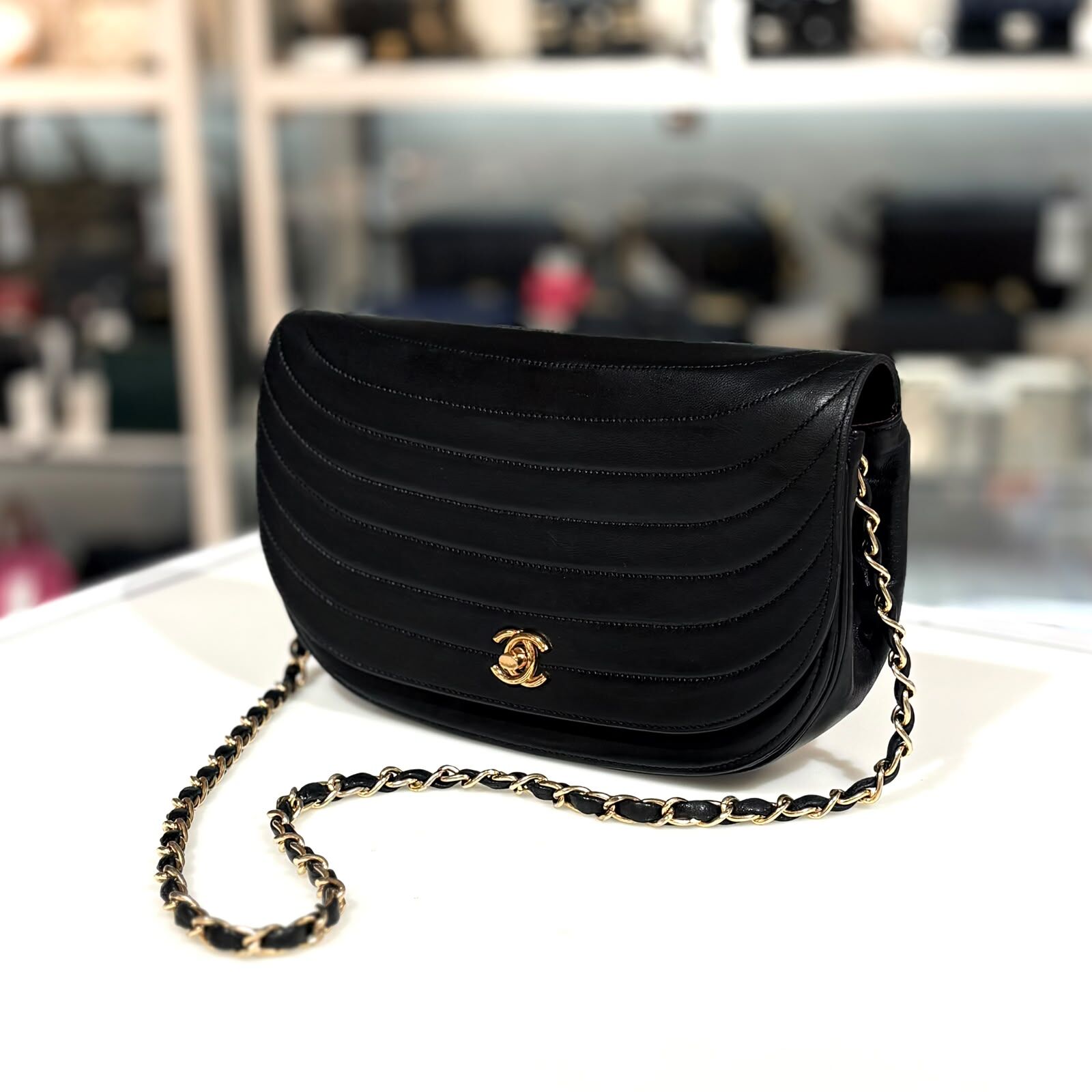 99%NEW二手CHANEL復古半月鏈袋,弧形車線,Vintage, 黑色羊皮/金扣 #香奈兒中古包, #香榭站正品