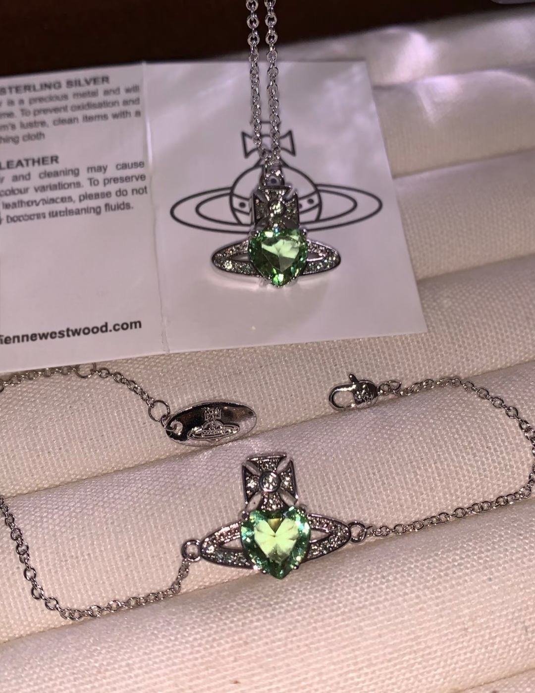 Vivienne Westwood 女款 粉綠色閃石 項鏈及手鏈