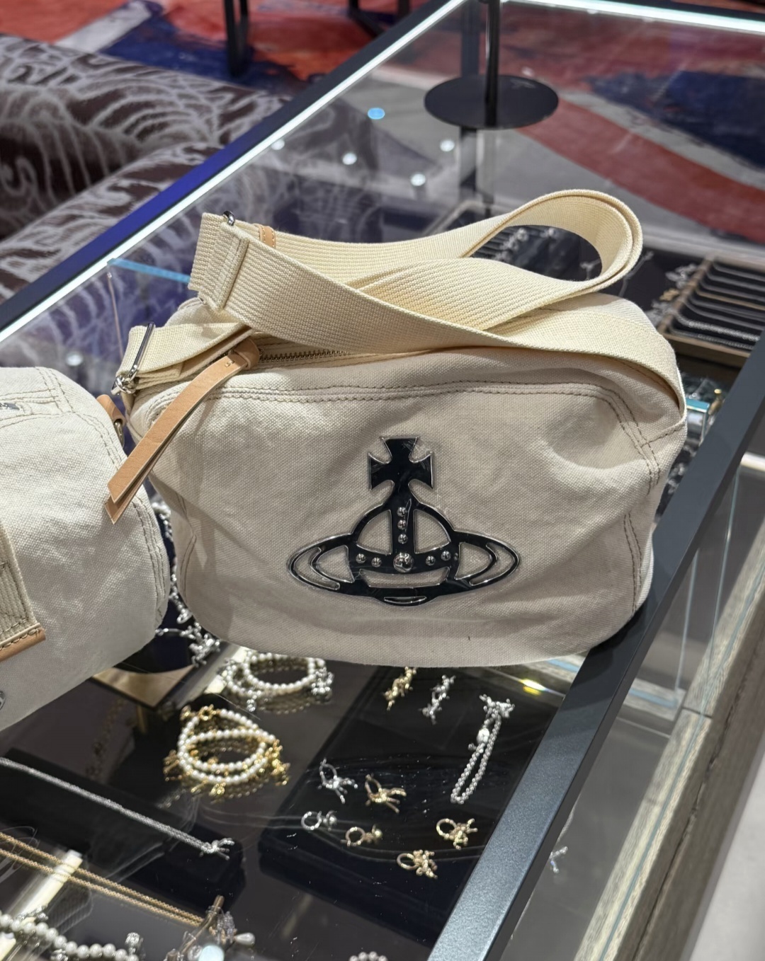 Vivienne Westwood 奶白帆布 單肩包