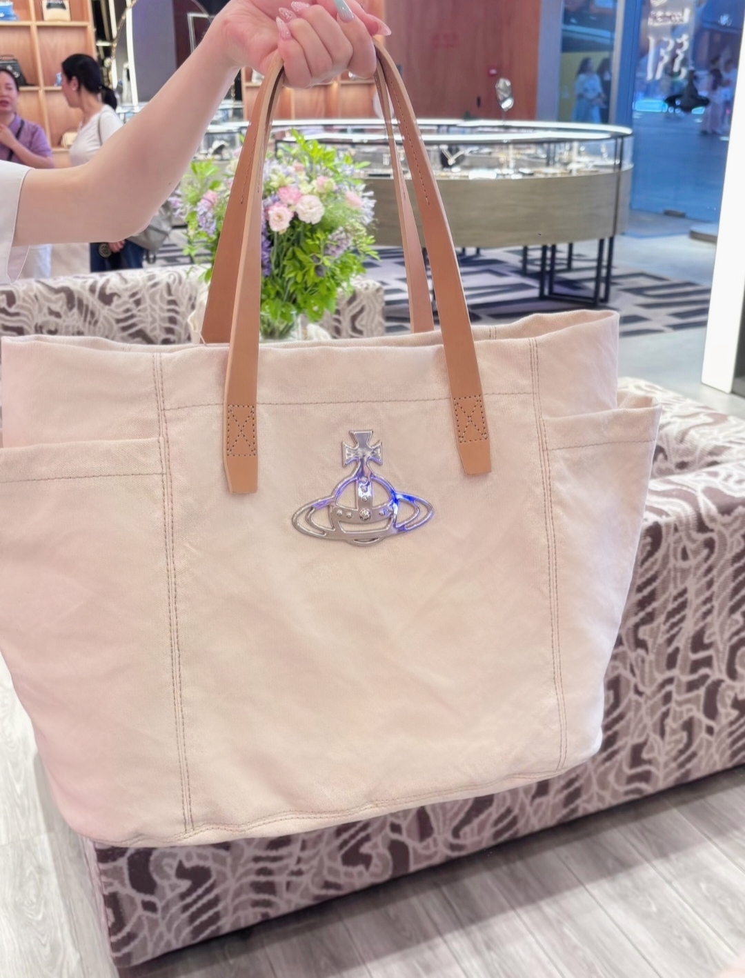 Vivienne Westwood 奶白帆布 Tote Bag