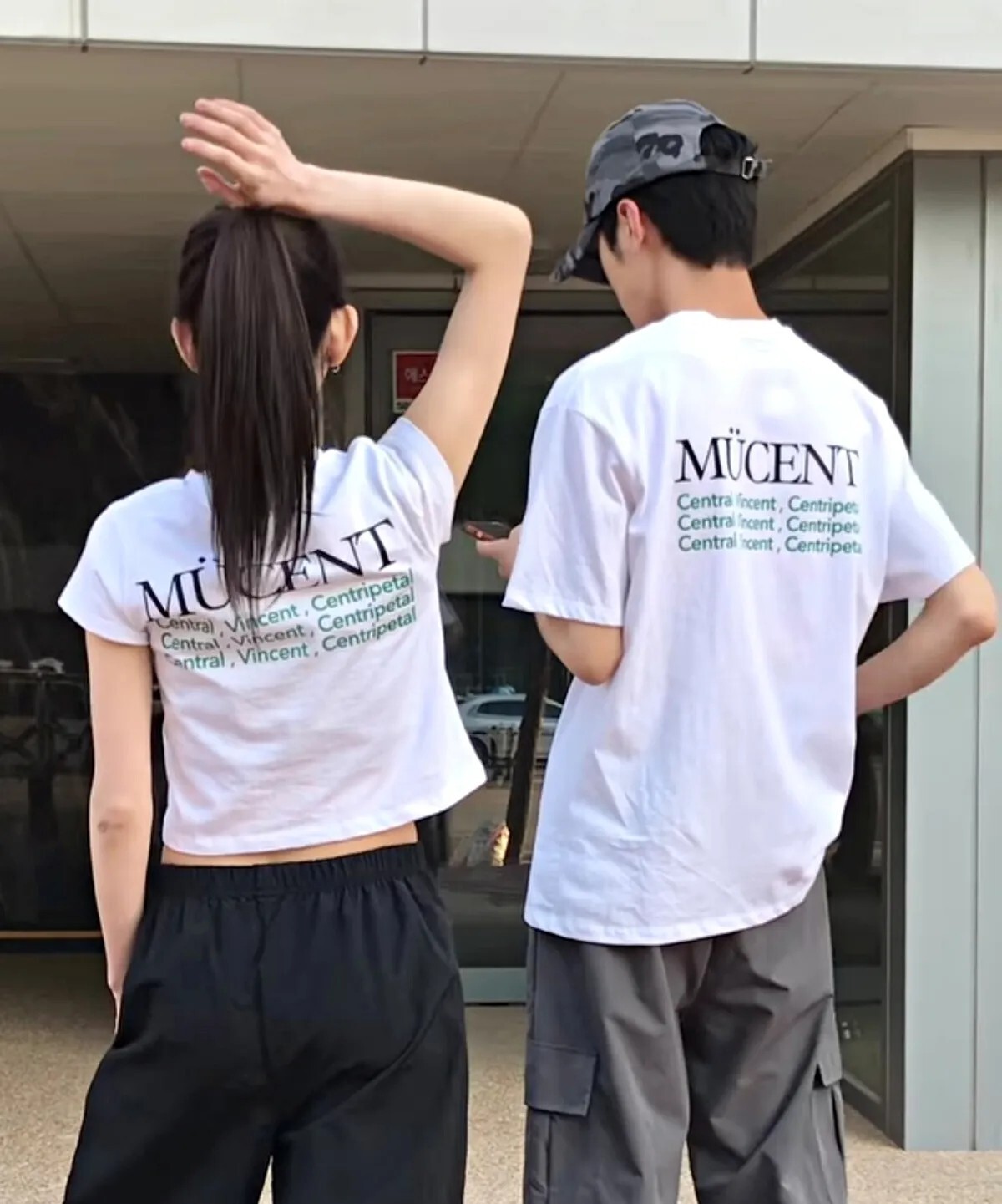 【OWN】Mucent 短袖 上衣 圓領 簽名小標 寬鬆 修飾 男女通用 短版 情侶款 黑色 白色