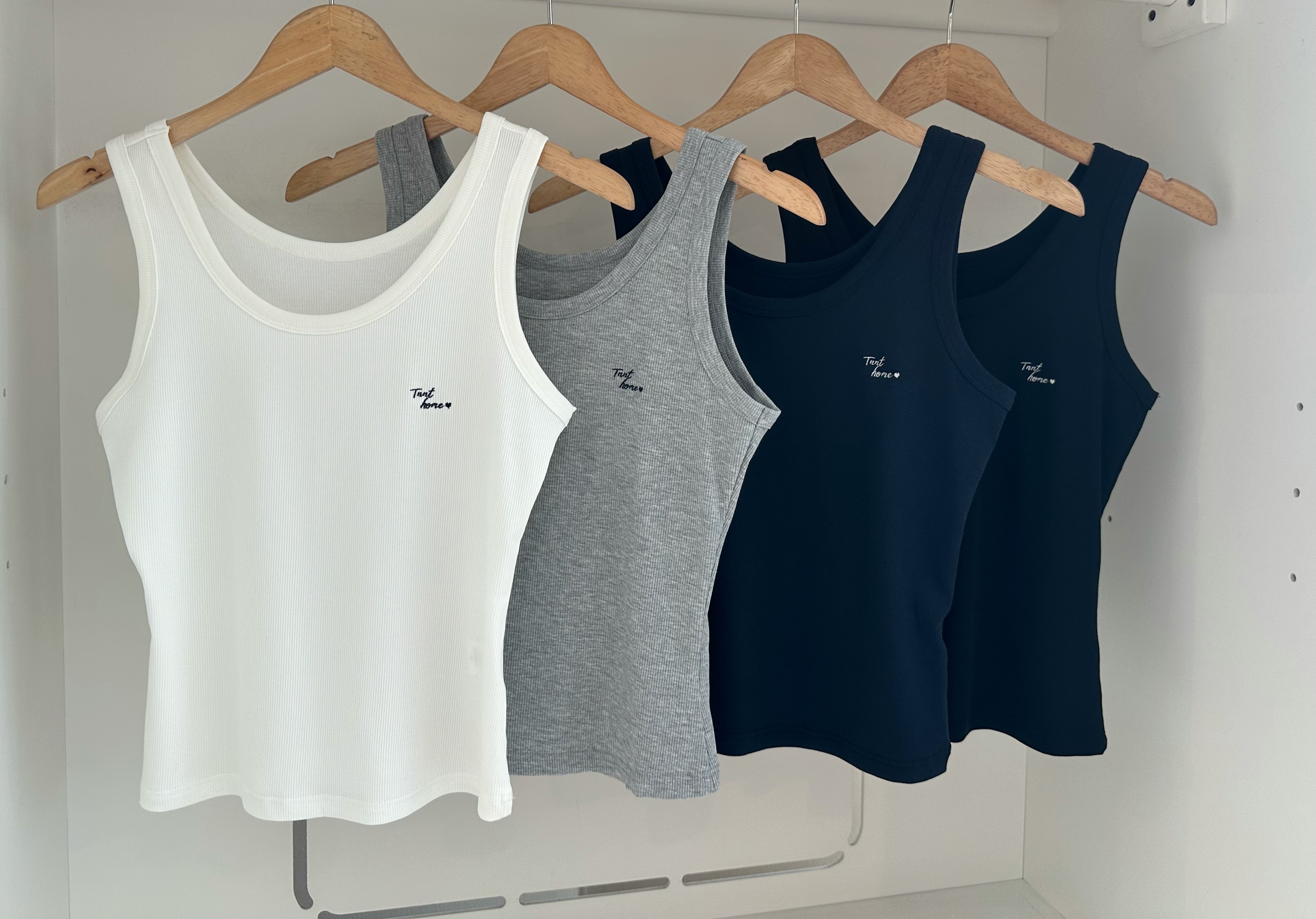 EMBROIDERED WORDING SINGLET