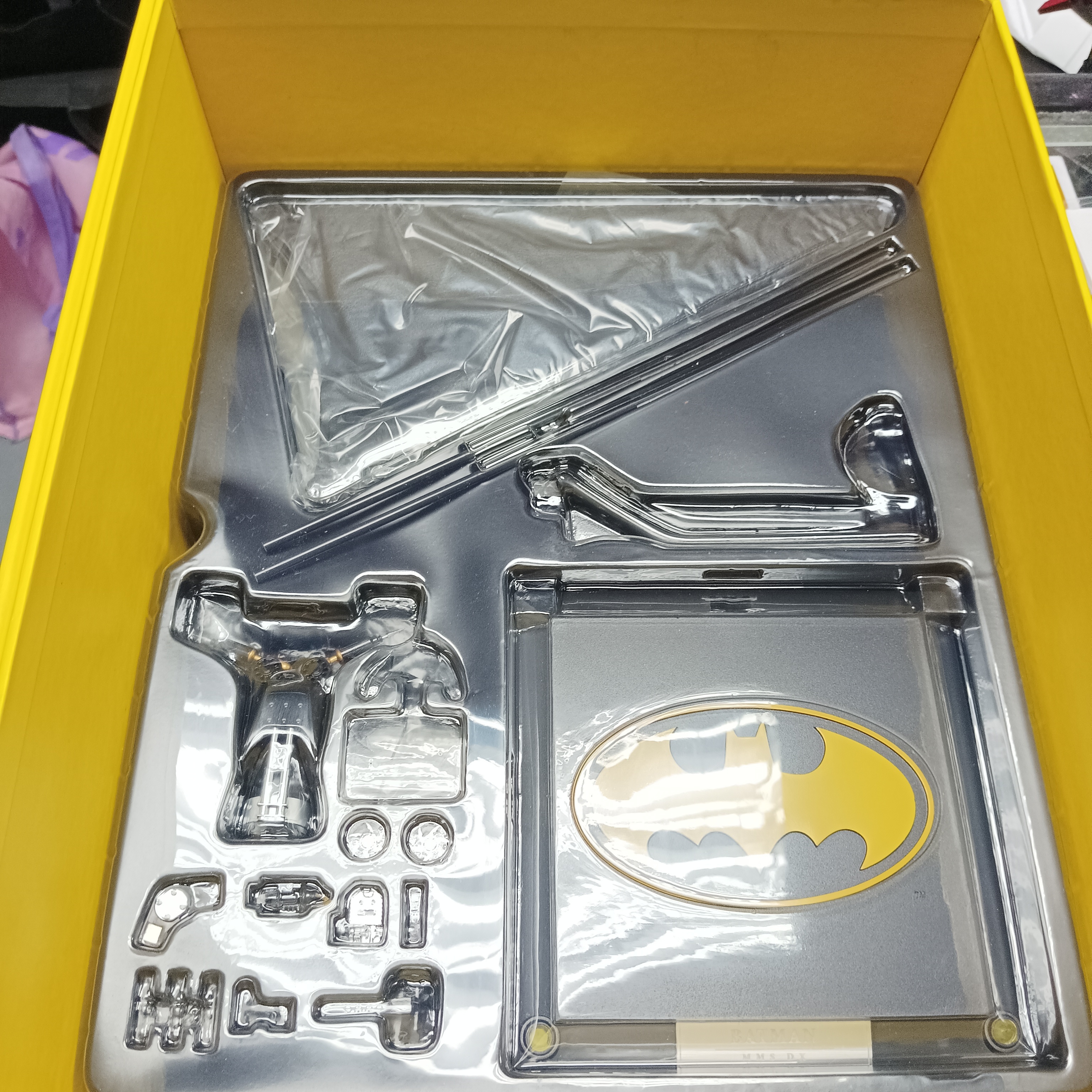 寄賣-Hot Toys Batman 1/6 DX09 手臂刀刃脫落並缺失