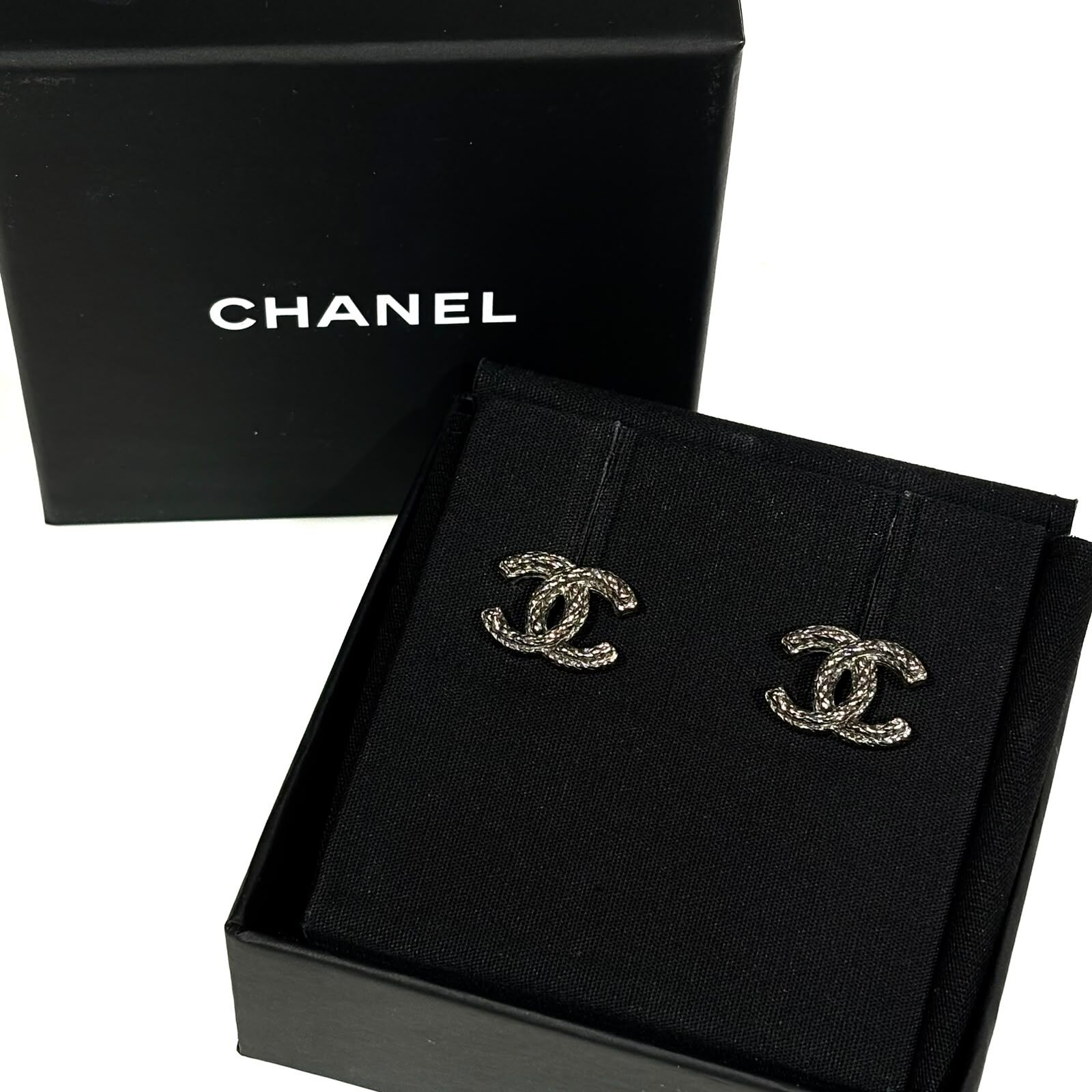 98%NEW二手CHANEL耳環, 1.5x1.5CM,復古銀金屬, CC LOGO麻花造型, Twisted CC Earrings, #香榭站正品