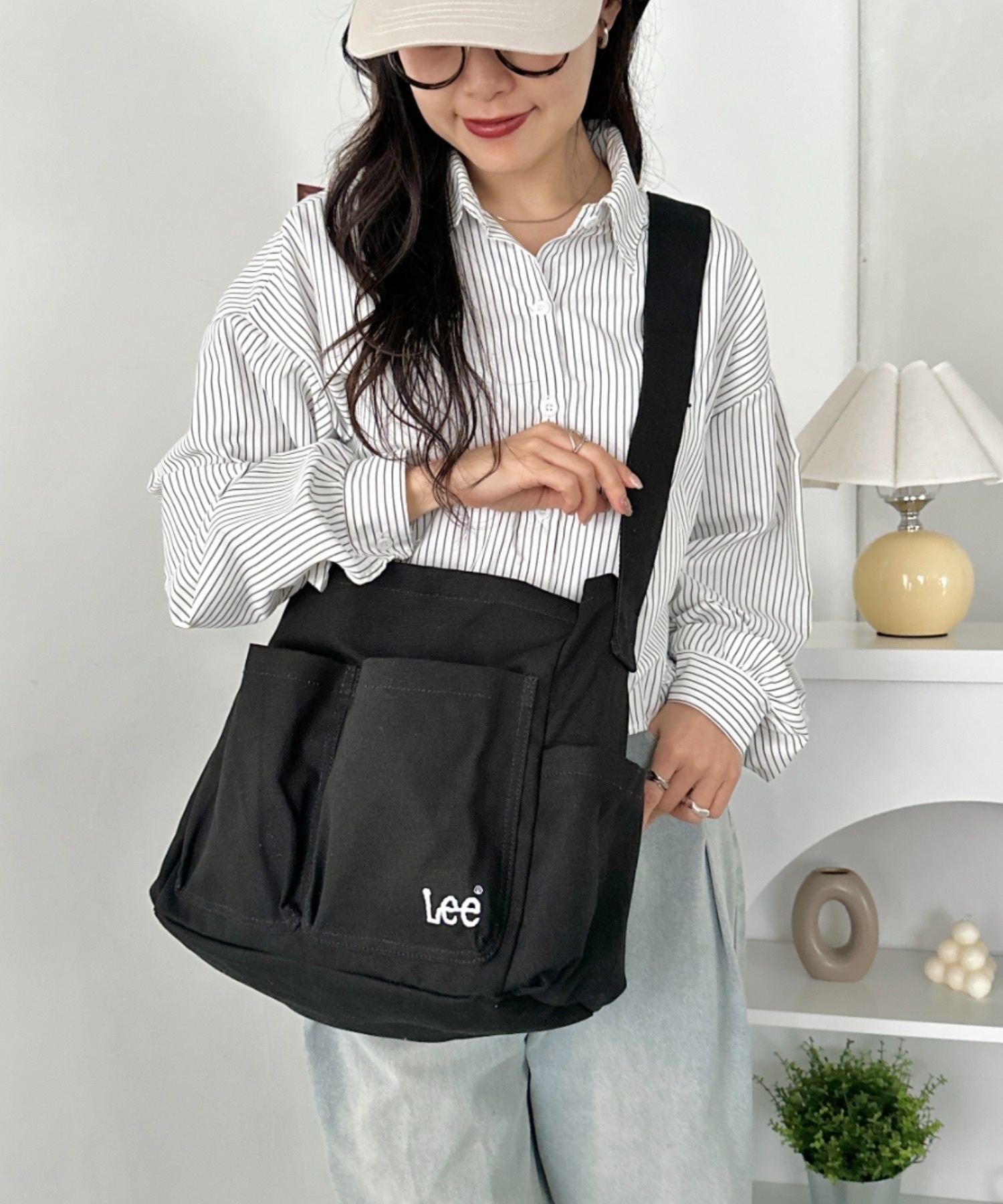 Lee / 3D Pocket Canvas Shoulder Bag