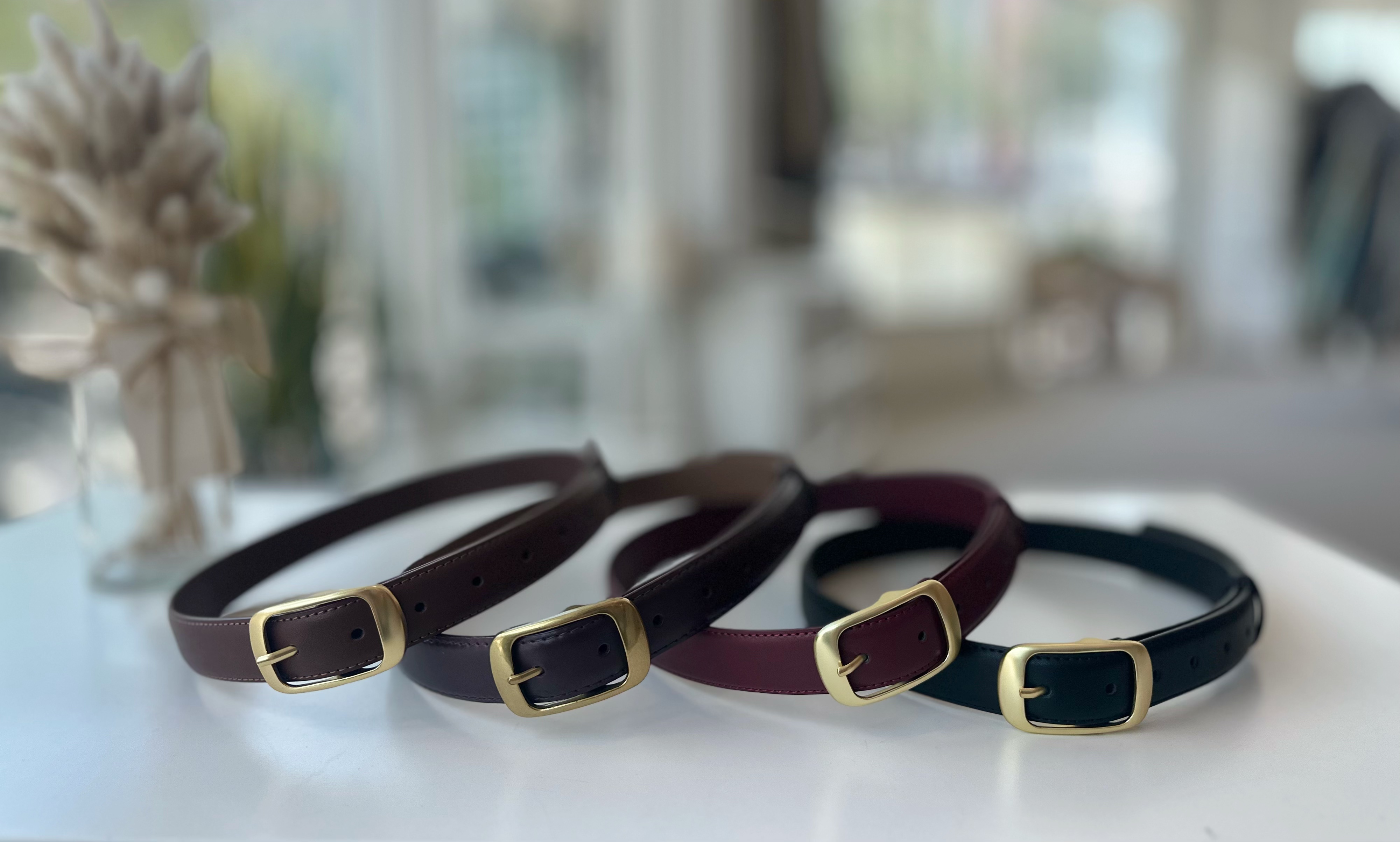 GOLD BUCKLE LEATHER BELT