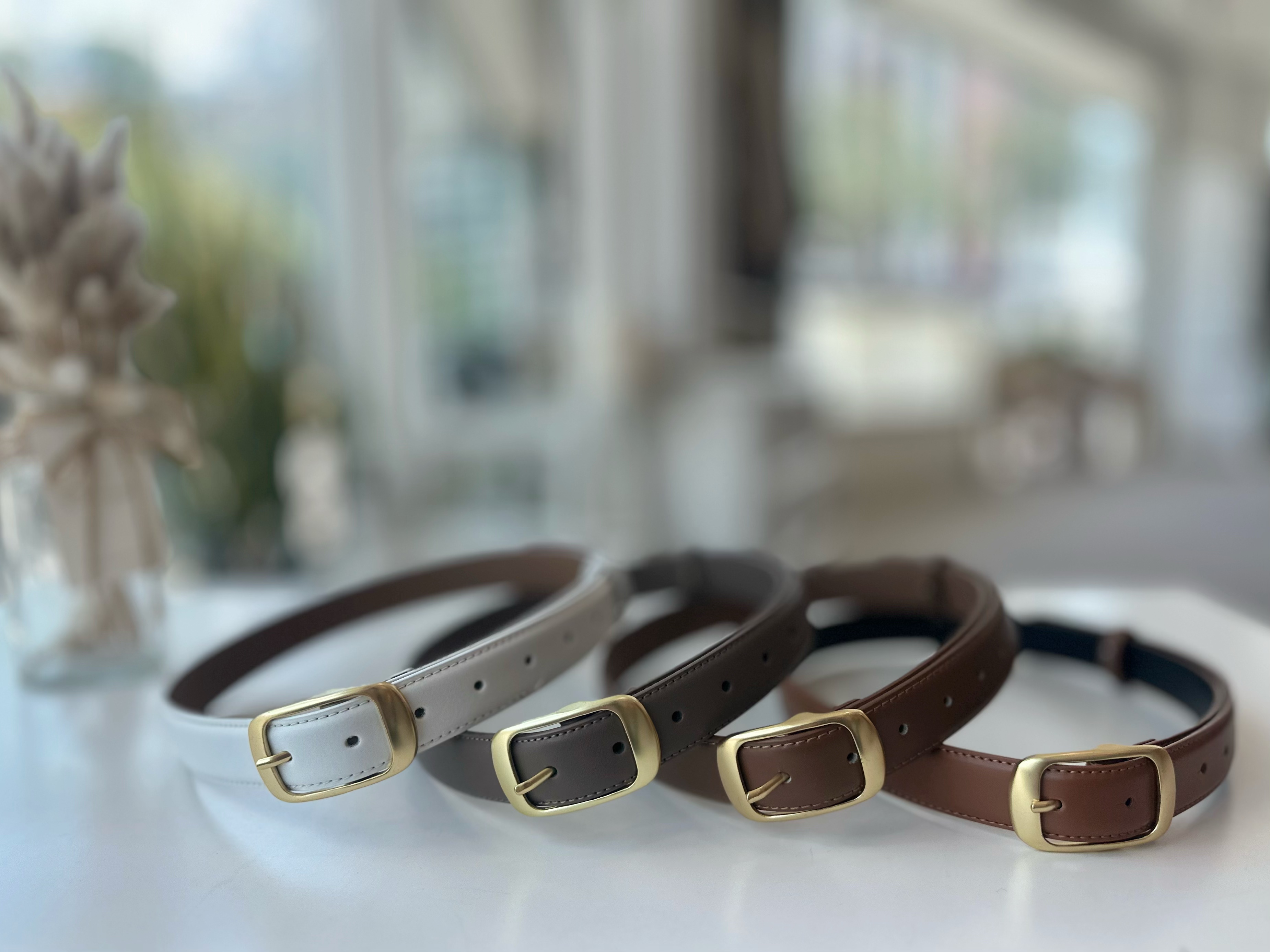 GOLD BUCKLE LEATHER BELT