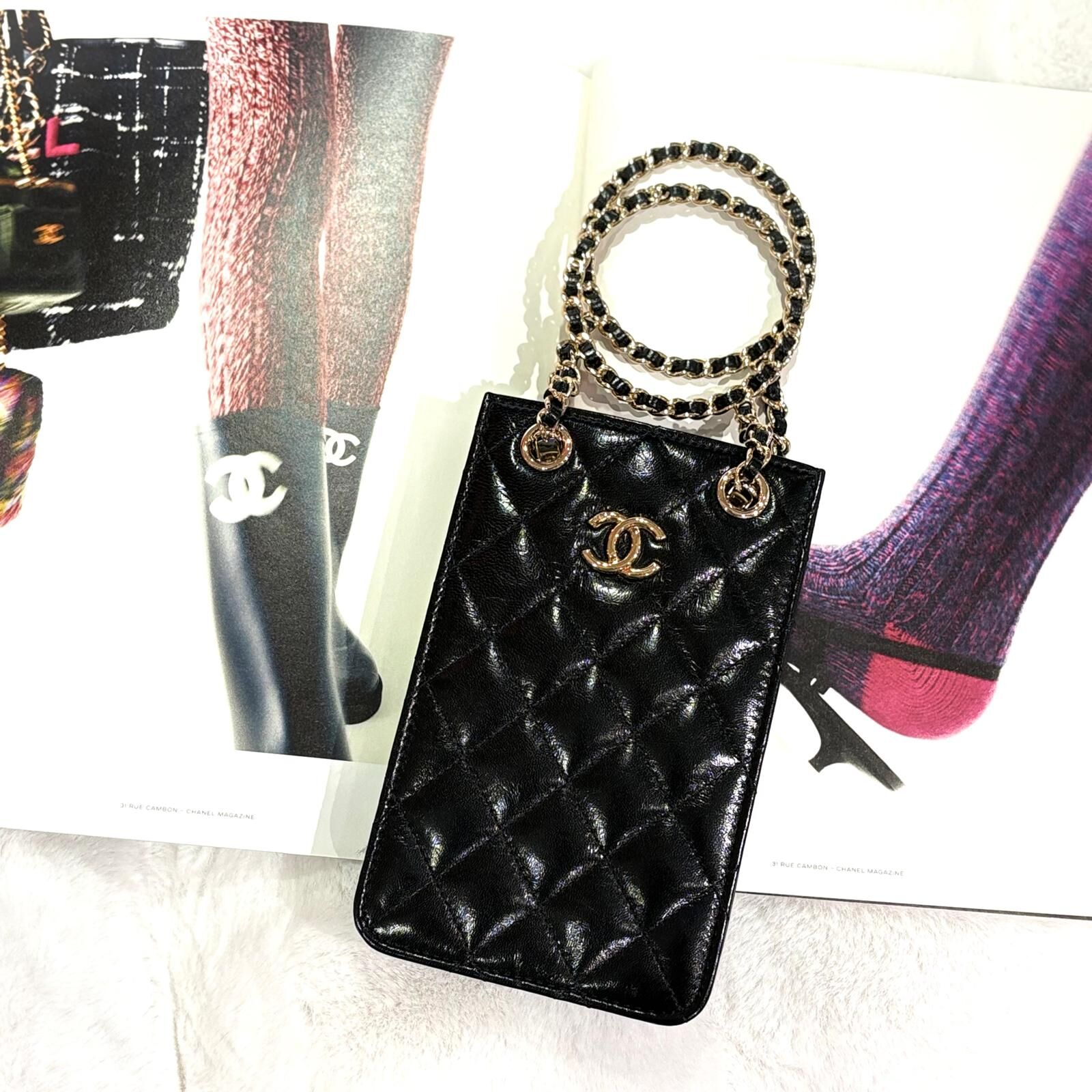 全新CHANEL HANDLE CHAIN PHONE, 黑色菱格紋羊皮,淡金扣,@晶片款, #香奈兒手機袋, #BRAND NEW #香榭站正品