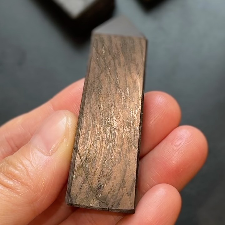 [原石] 金運石 柱子 約 50x18x10mm