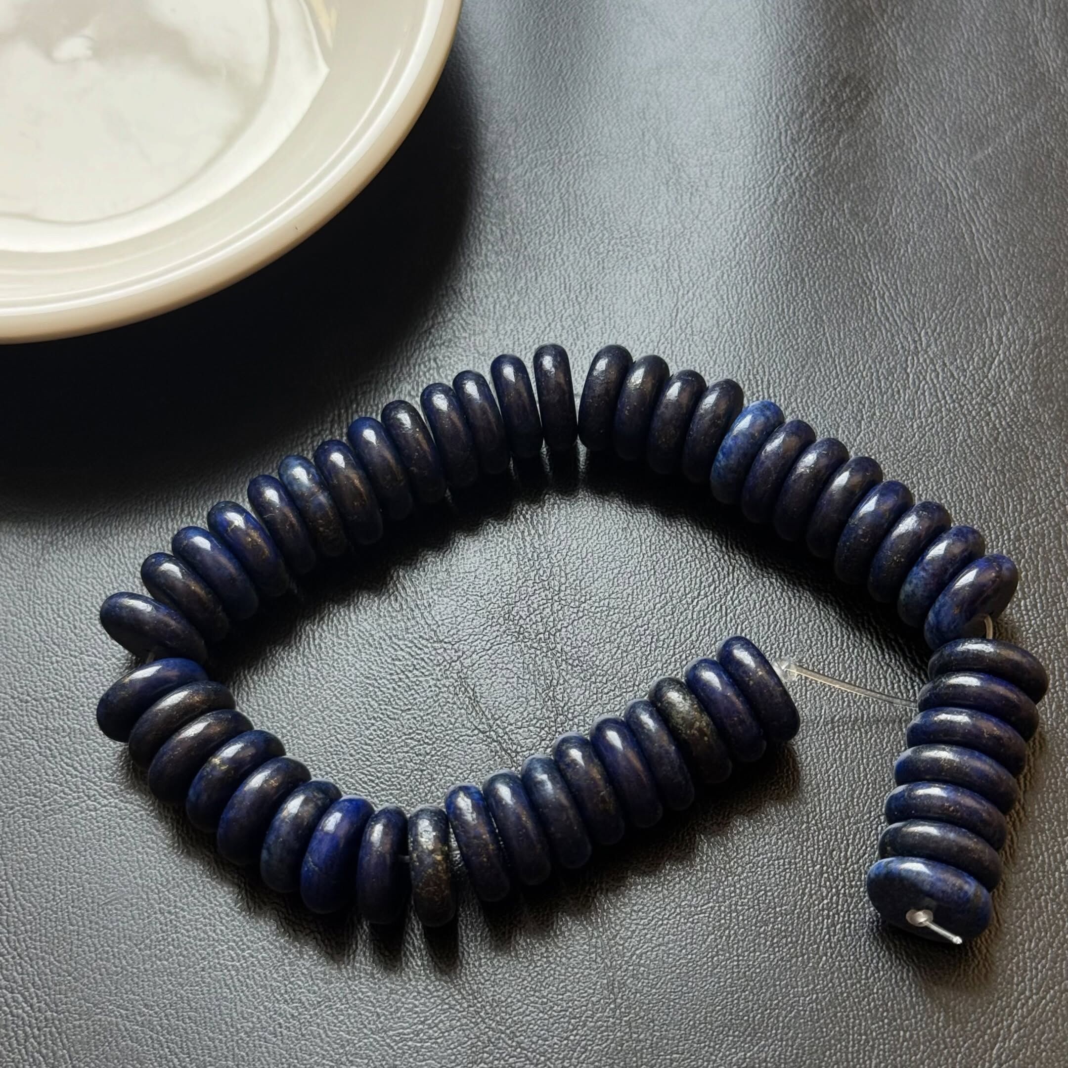 [原石] 青金石 通孔片片 約 12mm