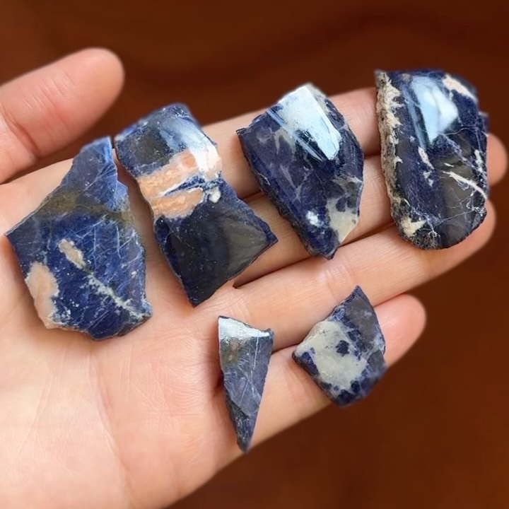 [原石] 蘇打石 / 巴西方納石 原礦片