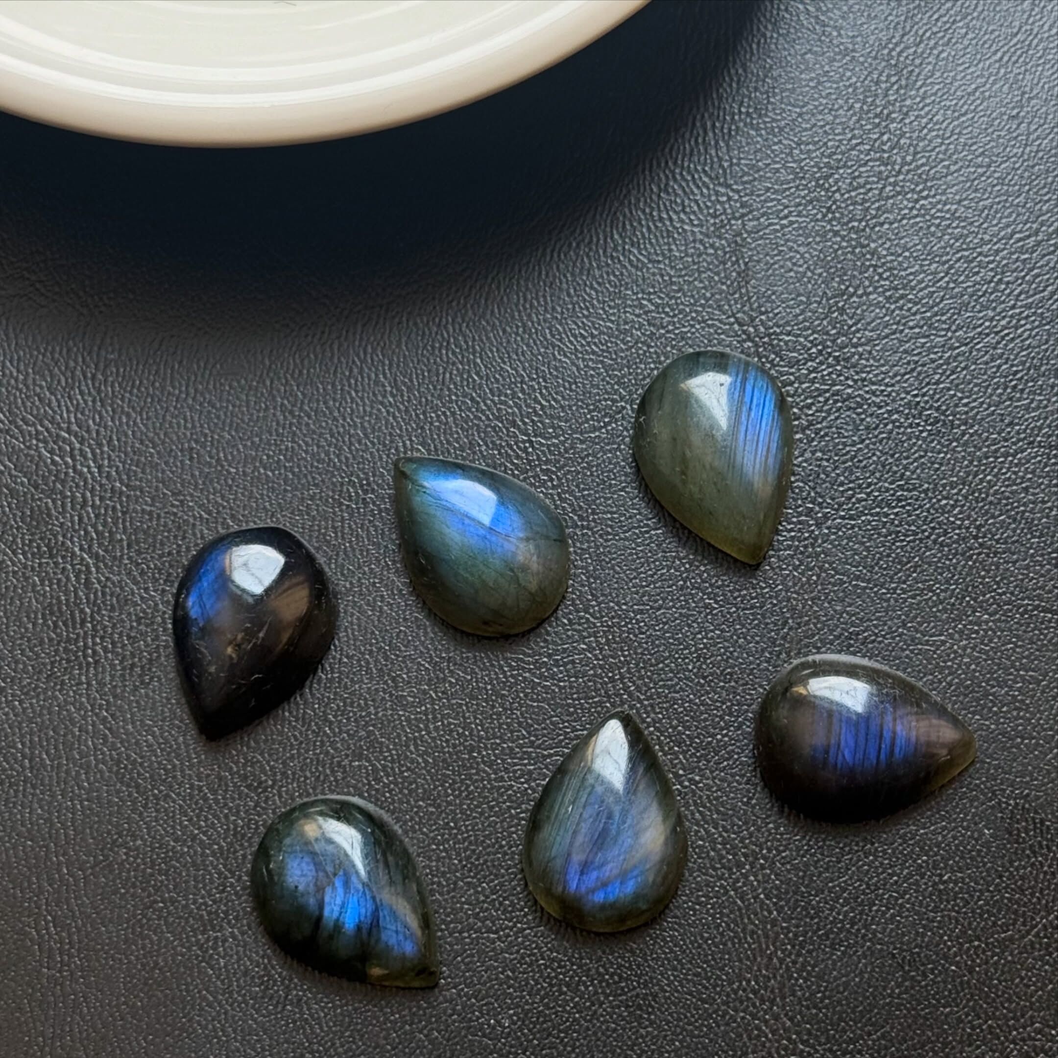 [原石] 魔鬼拉長石 水晶蛋面