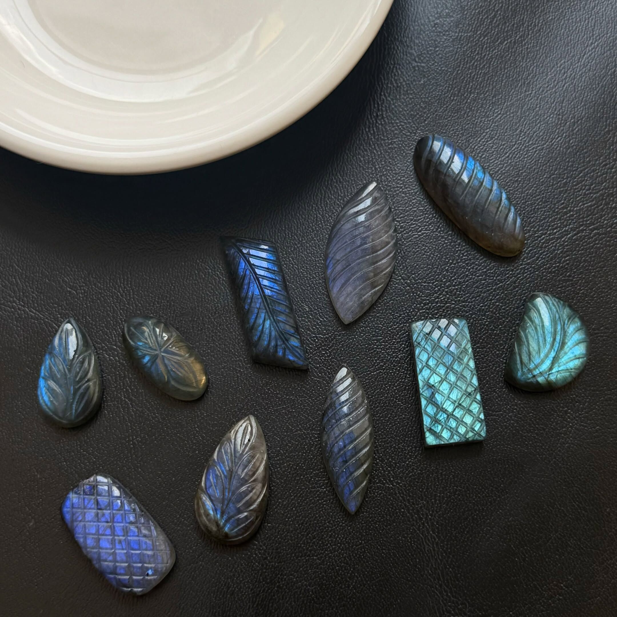[原石] 魔鬼拉長石 雕刻蛋面 約 23x13x5mm