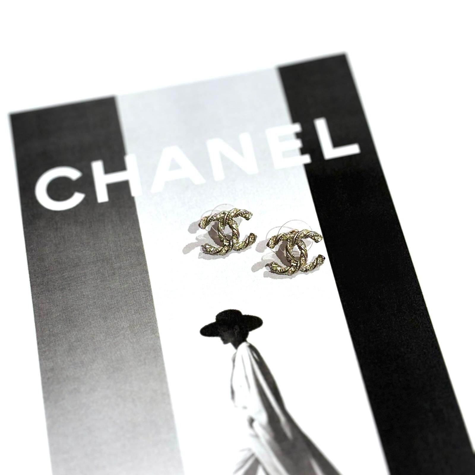 全新CHANEL耳環,1.5x1.5cm, 銀色金屬/水晶 CC LOGO麻花扭紋, Crystal Twisted CC Earrings, #BRAND NEW #香榭站正品