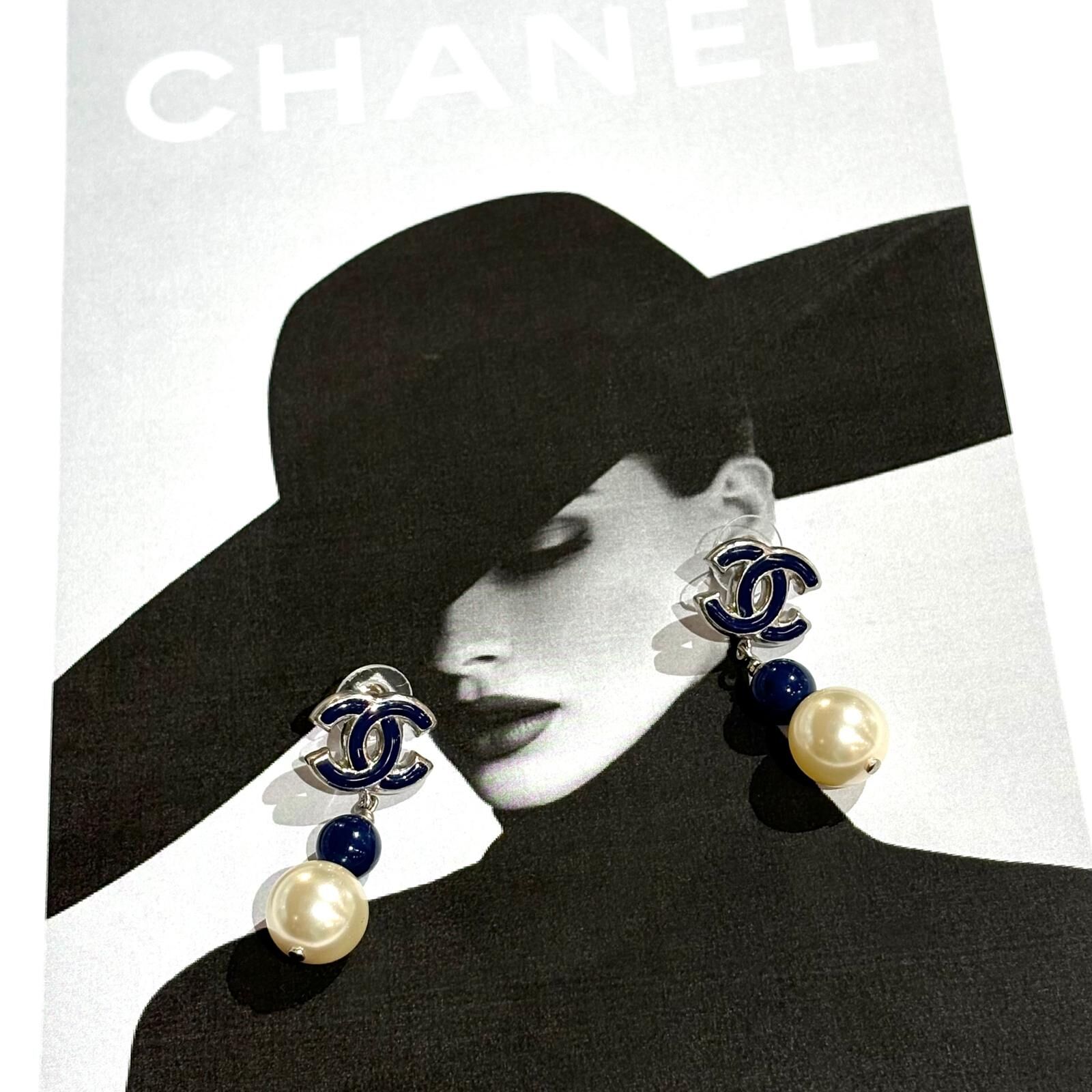 全新CHANEL垂墜耳環,1 x 3.5CM 深藍色琺瑯CC/珍珠吊飾,  Enamel Blue Bead Pearl, #BRAND NEW #香榭站正品